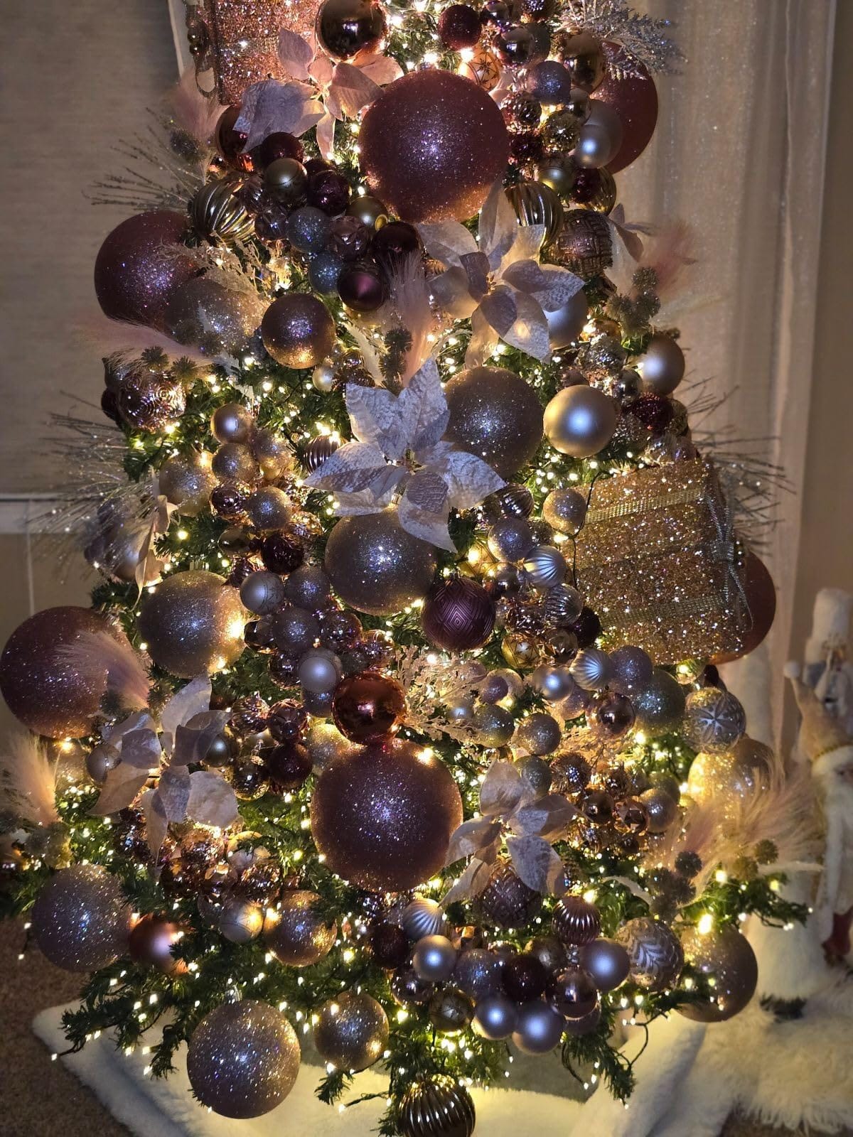 Casafield 7.5FT Realistic Green Spruce Unlit Artificial Holiday Christmas Tree with Sturdy Metal Stand customer photo 1