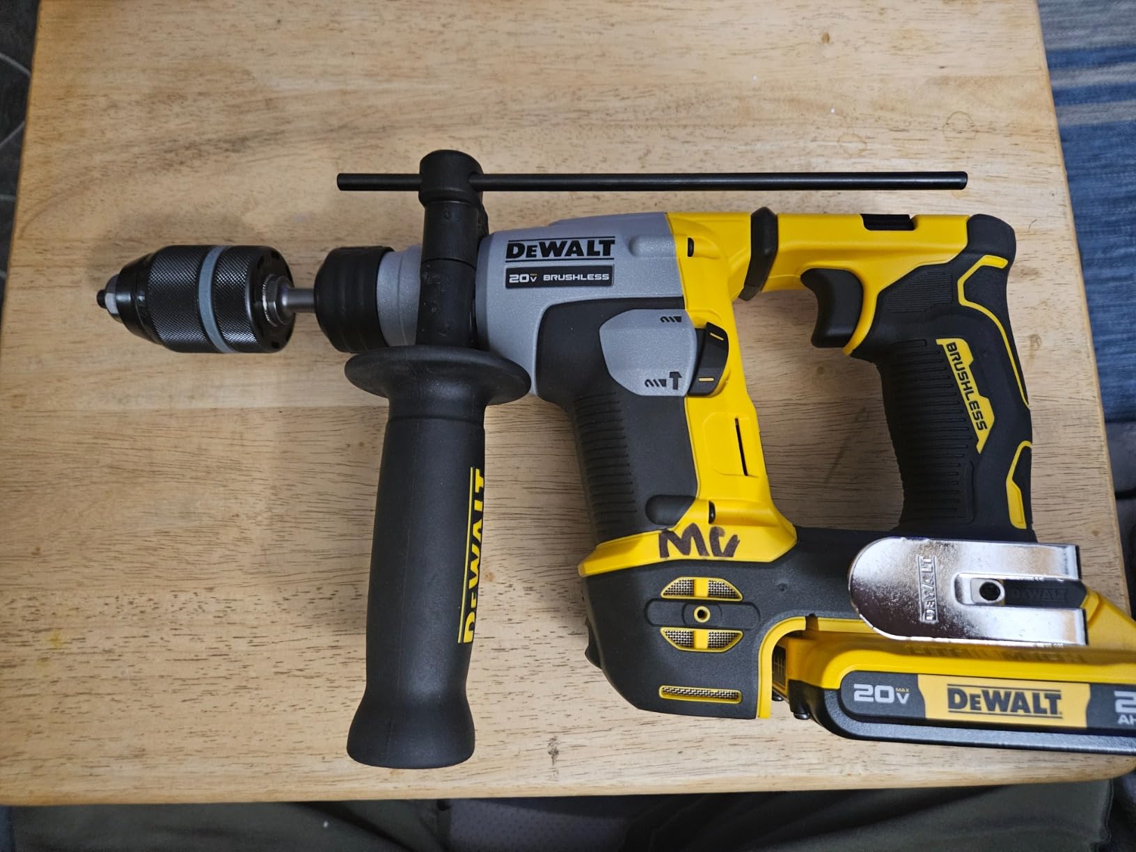DEWALT 20V MAX SDS Plus Rotary Hammer Drill, Cordless, 5/8 in., Tool Only (DCH172B), Special Feature-Brushless Motor, Compact customer photo 1