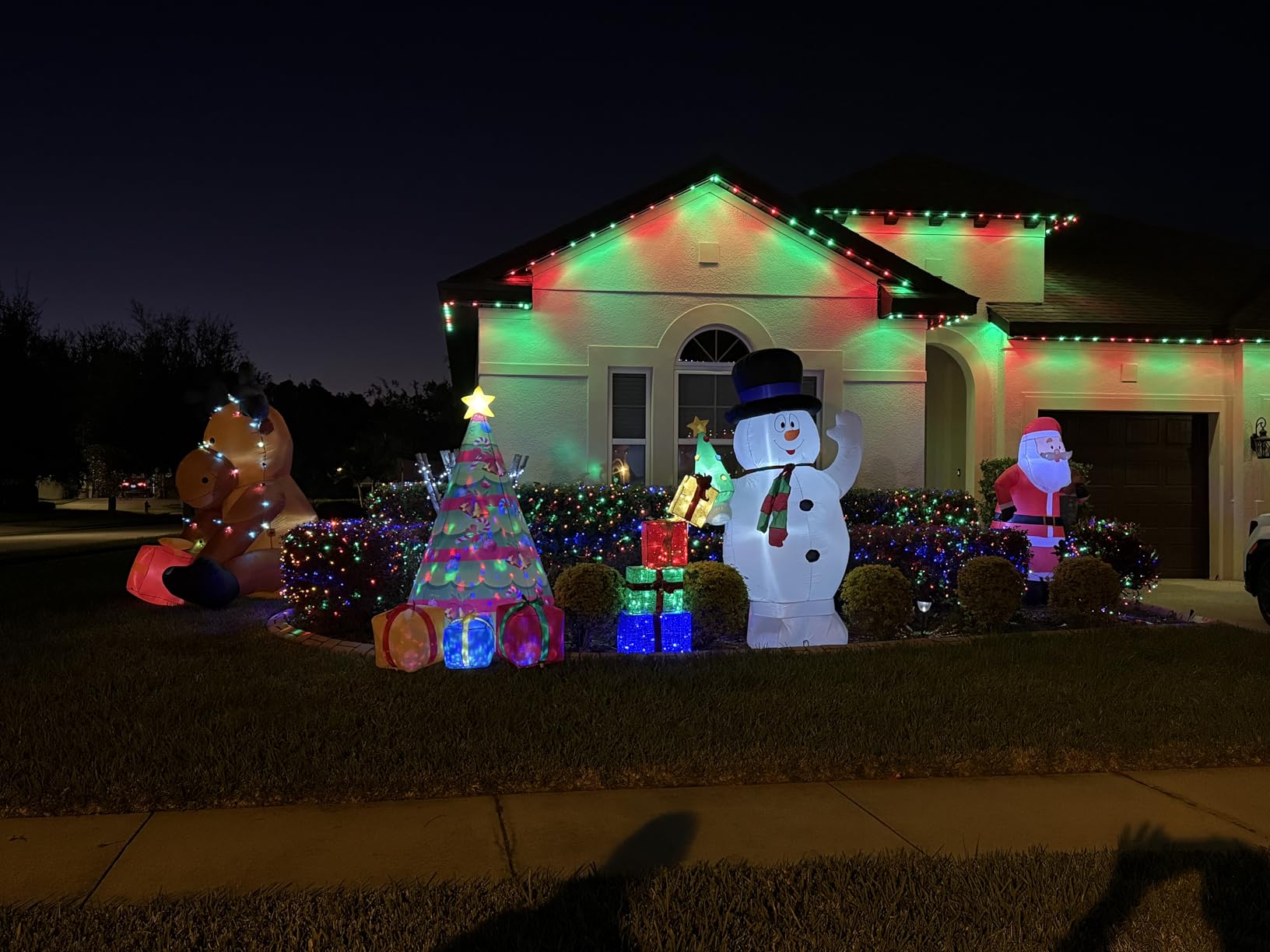 6FT H Adorable Christmas Inflatable Tree with Two Gift Gags with Build-in LED Lights, Blow up Christmas Tree Outdoor Indoor Decorations Large Party Yard Decoration customer photo 2