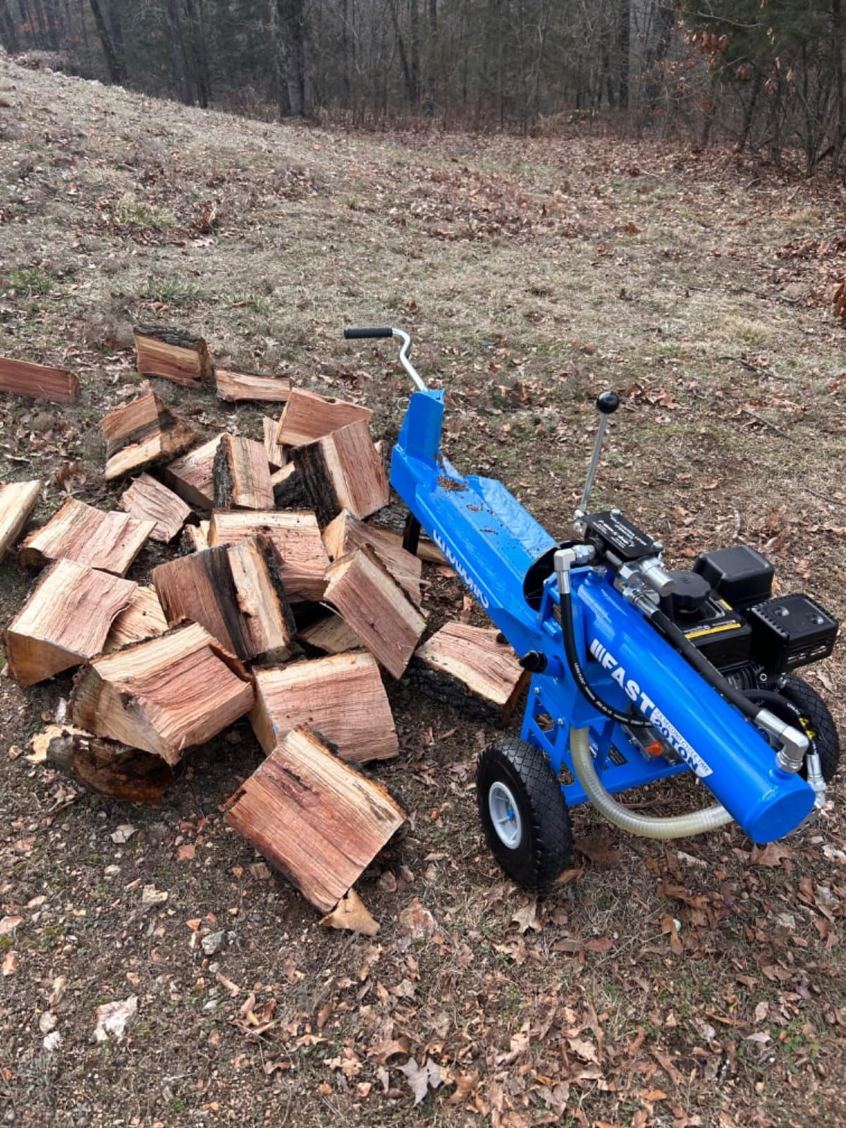 Landworks Portable 20-Ton Gas Log Splitter, 7 HP, Rapid Auto Return customer photo 1