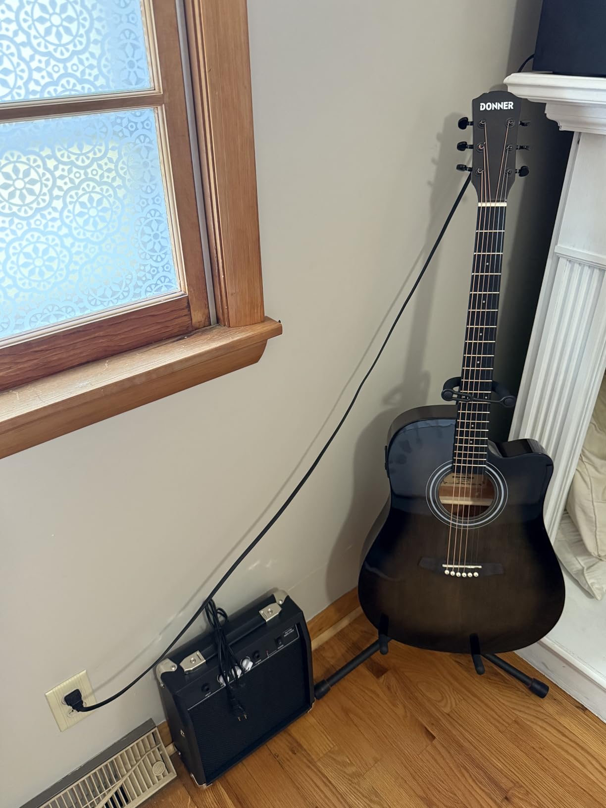 Donner Acoustic Electric Guitar Full Size Kit for Beginner Intermediate with Amplifier Capo Pick Tuner Strings Strap - 41 Inch customer photo 2