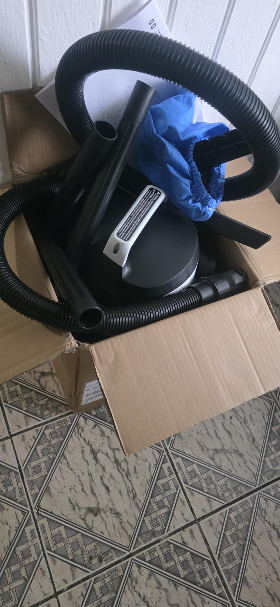Amazon Basics Wet Dry Shop Vacuum Cleaner, 4 Gallon, 3 HP Stainless Steel, Grey/Black customer photo 1