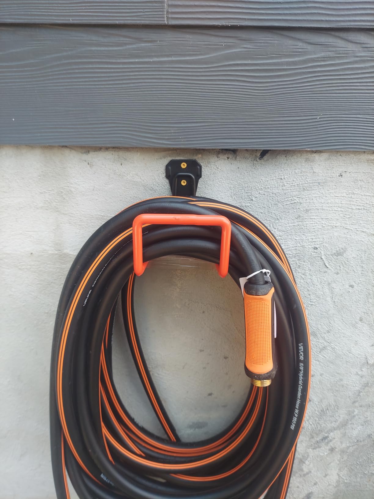 Metal Garden Hose Holder Wall Mounted Water Hose Holder for Outside Yard customer photo 2