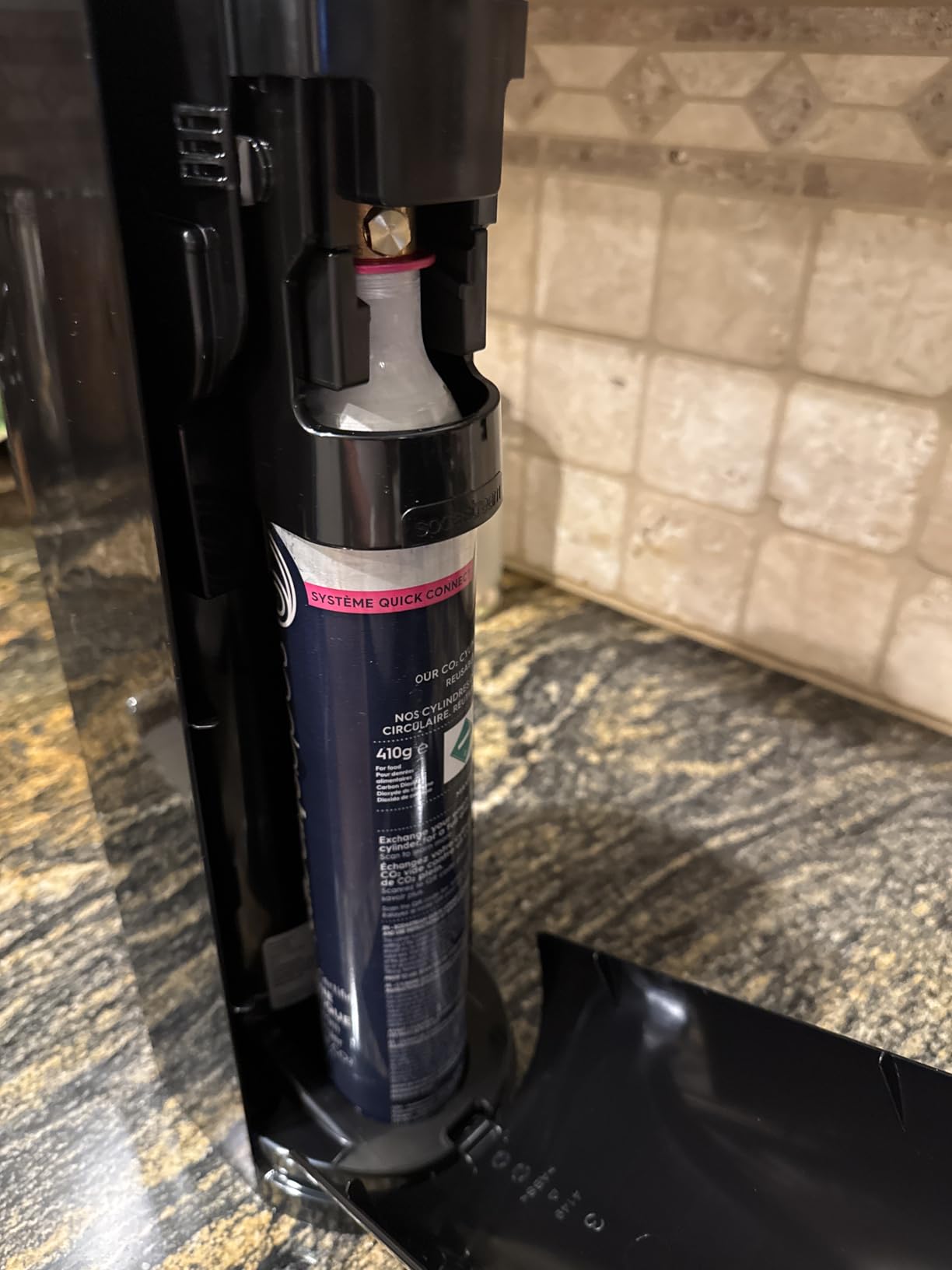 SodaStream TERRA Sparkling Water Maker, Starter Kit, CQC CO2 System, Includes 1 Quick Connect 60L CO2 Cylinder, 1 Dishwasher Safe BPA Free Bottle, 1 bubly Lime Drop, Make your own Pepsi, Black customer photo 2