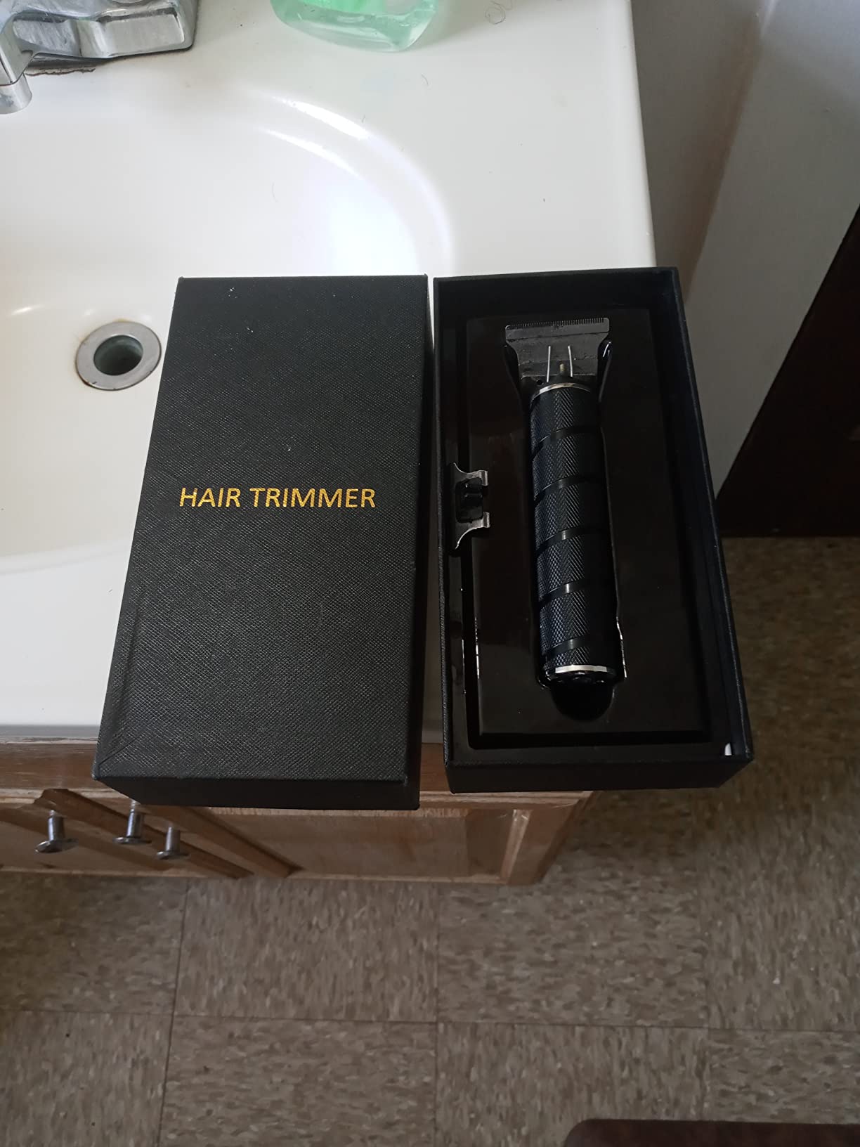 Ufree Beard Trimmer for Men, T-Blade Hair Clipper, Zero Gap Edger with LCD, Titanium T-Blade, 7500 RPM Motor, LCD Battery Display, 150-Min Runtime, 4 Guide Combs For Hair And Beard customer photo 2