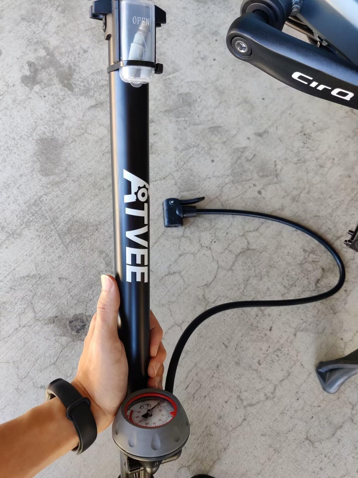Bike Pump, 25” Height Full Size Bicycle Pump with 160 PSI High Pressure, Bike tire Pump with Presta and Schrader Valve, Bike Air Pump for Bike Tires, Balls and Swimming Ring,Bike Pumps with Psi Gauge customer photo 2