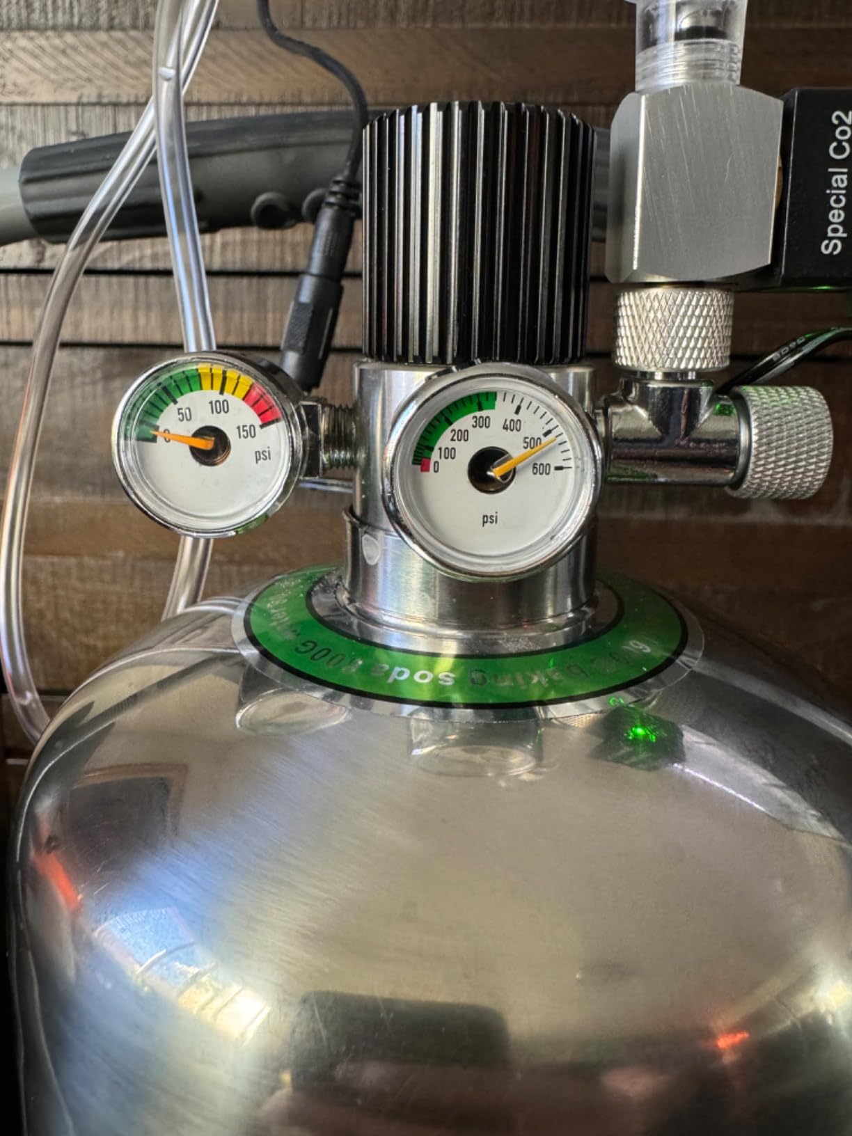 4L Co2 Generator System with Dual Gauge Display Pressure Gauge,DIY Co2 Generator System Kit, Large Capacity Stainless Steel CO2 for Planted Aquarium 40-120 Gallon, 12V Solenoid Ready customer photo 1