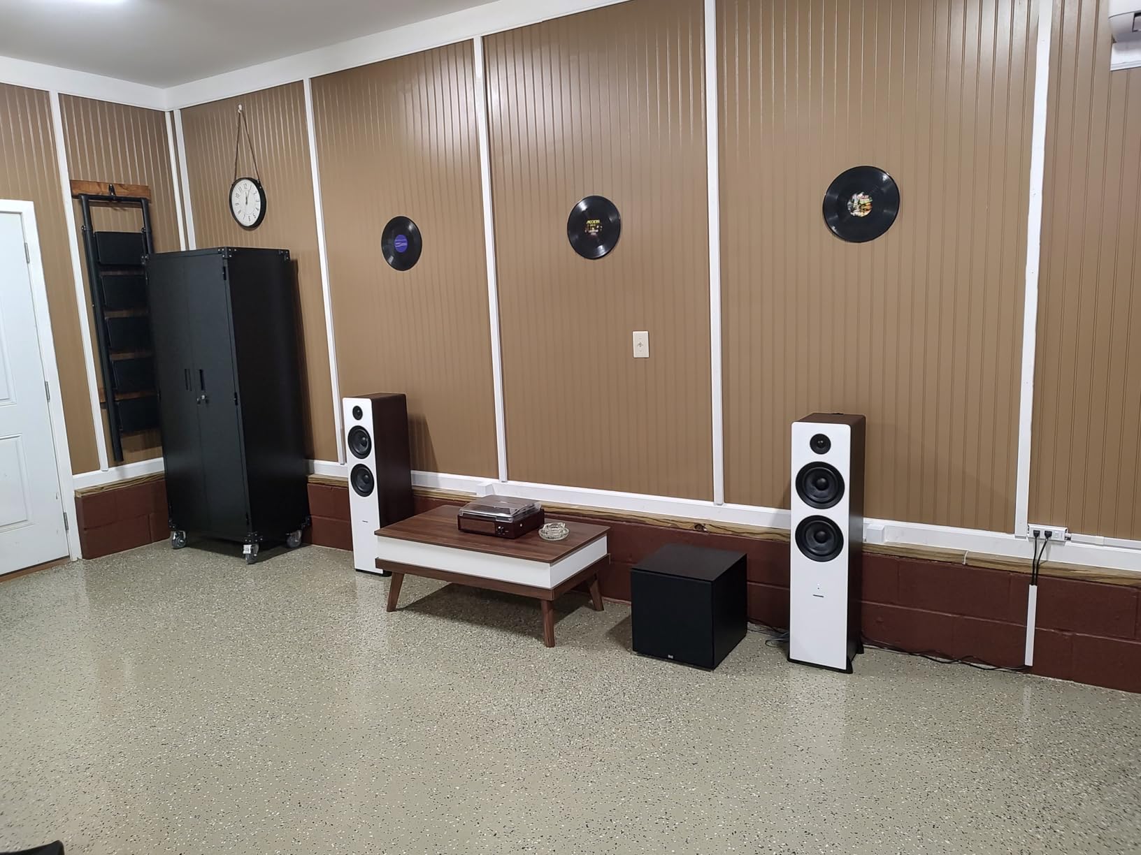 Fluance Ai81 Elite Powered 2-Way Floorstanding Tower Speakers, 150W Built-in Amplifier for 2.0 Stereo Music & Movie Listening, TV, Turntable, PC & Bluetooth - 2x RCA, Optical, Sub Out (Natural Walnut) customer photo 2