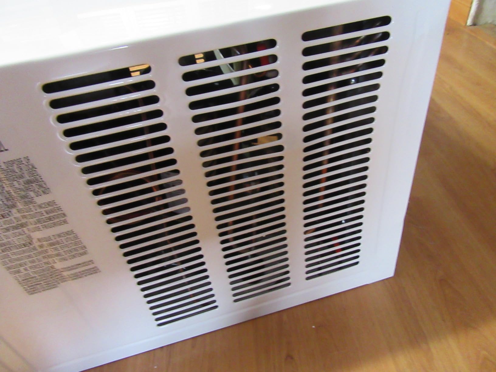 LG 24,500 BTU Smart Window Air Conditioner, 230/208V, Cools Room up to 1560 Sq. Ft. for Bedrooms, Living Room, Apartments, with Remote, 3 Fan Speeds, 24-Hour Timer, White customer photo 1