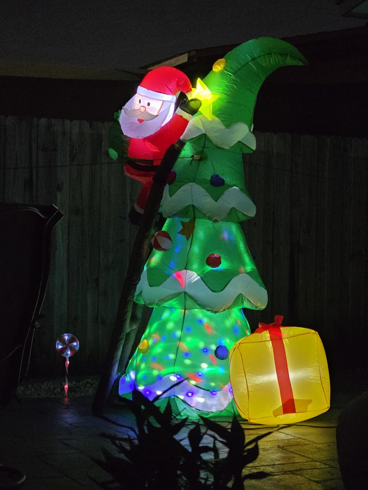 COMIN 7 FT Christmas Inflatables Tree Outdoor Decorations Blow Up Yard Present Box with Built-in LEDs for Indoor Party Garden Lawn Decor (Color-27323) customer photo 1