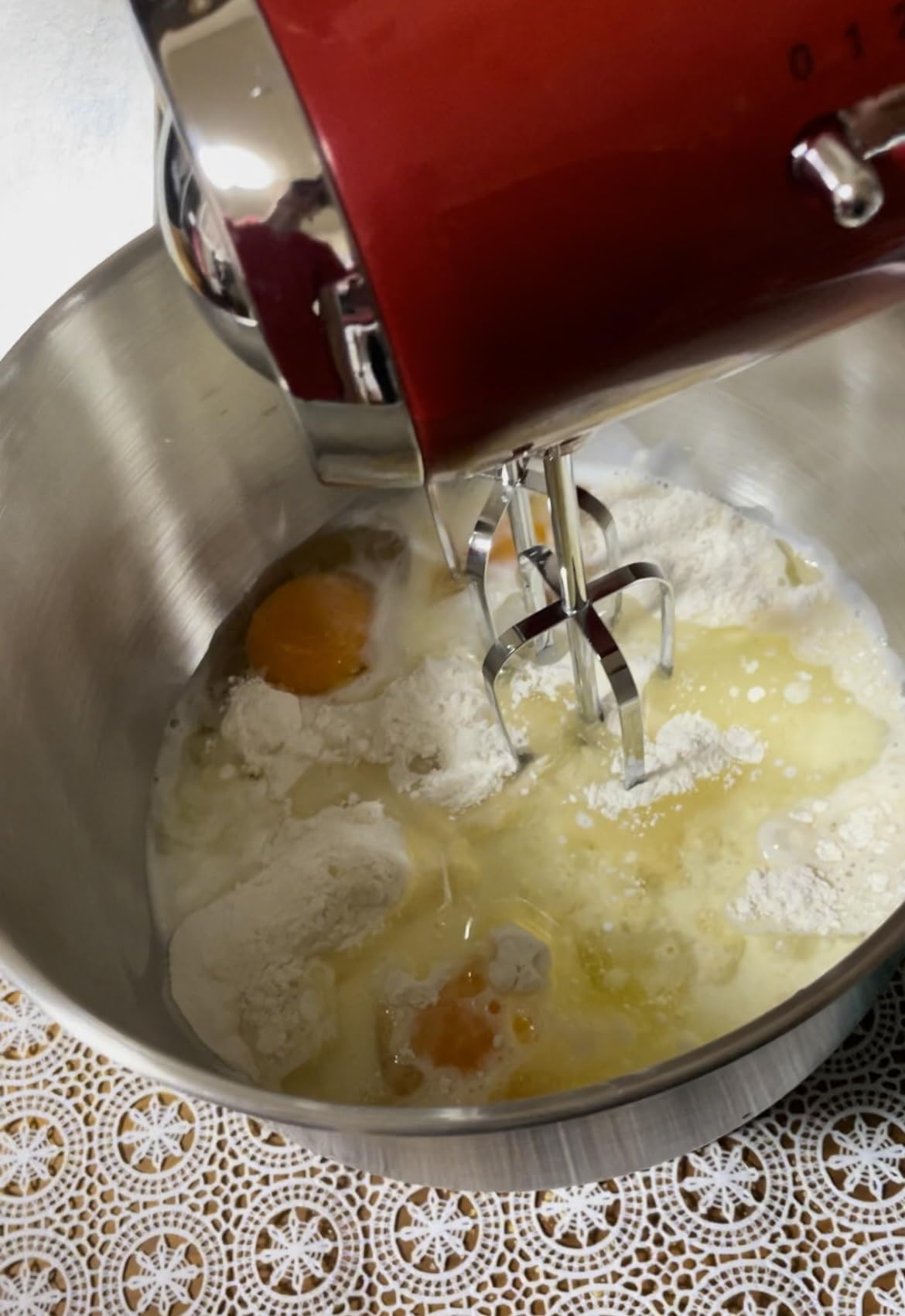 OVENTE Electric Stand Mixer, 3.5 QT, 5 Mixing Speeds, 250W, Black SM680B | Stainless Steel Mixing Bowl, Portable and Lightweight with 2 Egg Beater Whisk and Dough Hook customer photo 2