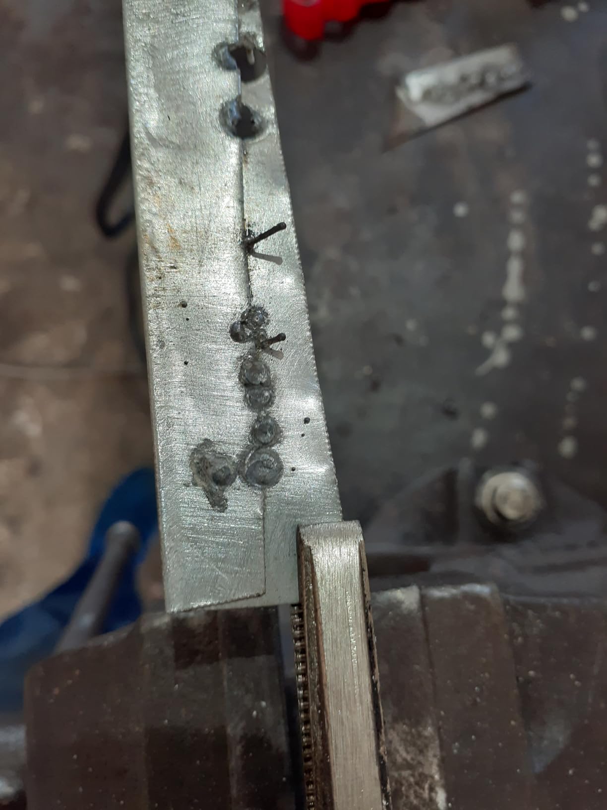 AZZUNO MIG Welder,Flux Core Welder Machine 110V 130Amp, Gasless MIG Welding Machine IGBT Inverter Welder Portable Wire Feed Welder (110V) | IGBT Inverter Welder, Wire Feed Welder with Synergic Control, for Beginners, Home DIY, Automotive Repair Projects customer photo 1