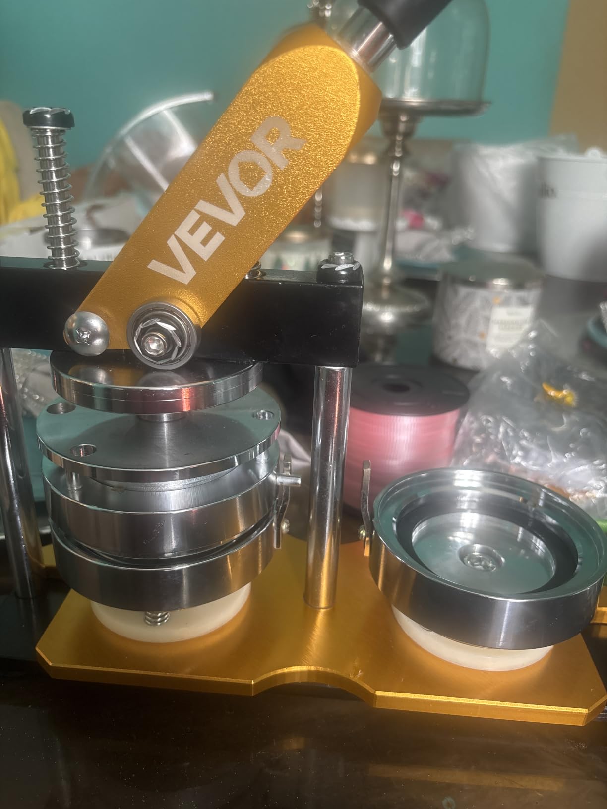 VEVOR Button Maker Machine 75 mm (3 inches) Metal Badge Punch Press Kit customer photo 2
