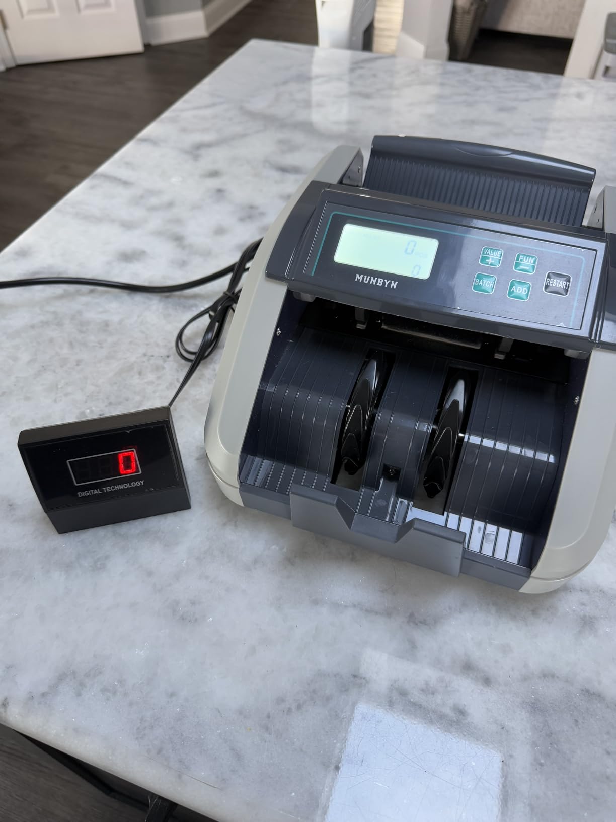 MUNBYN IMC51 Money Counter Machine Count Value, Add+Batch/Add+ Value Mode Bill Counter, UV/MG/IR/MT Detection, USD only Cash Counter,1100 Bills/min, Money Counting Machine with LCD Display (Black) customer photo 1