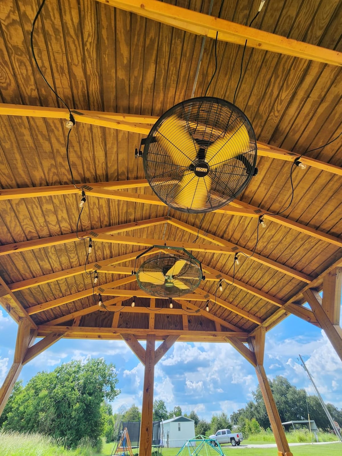 HiCFM 30 inch Misting Outdoor Oscillation Weatherproof Wall Mounted Fan customer photo 1