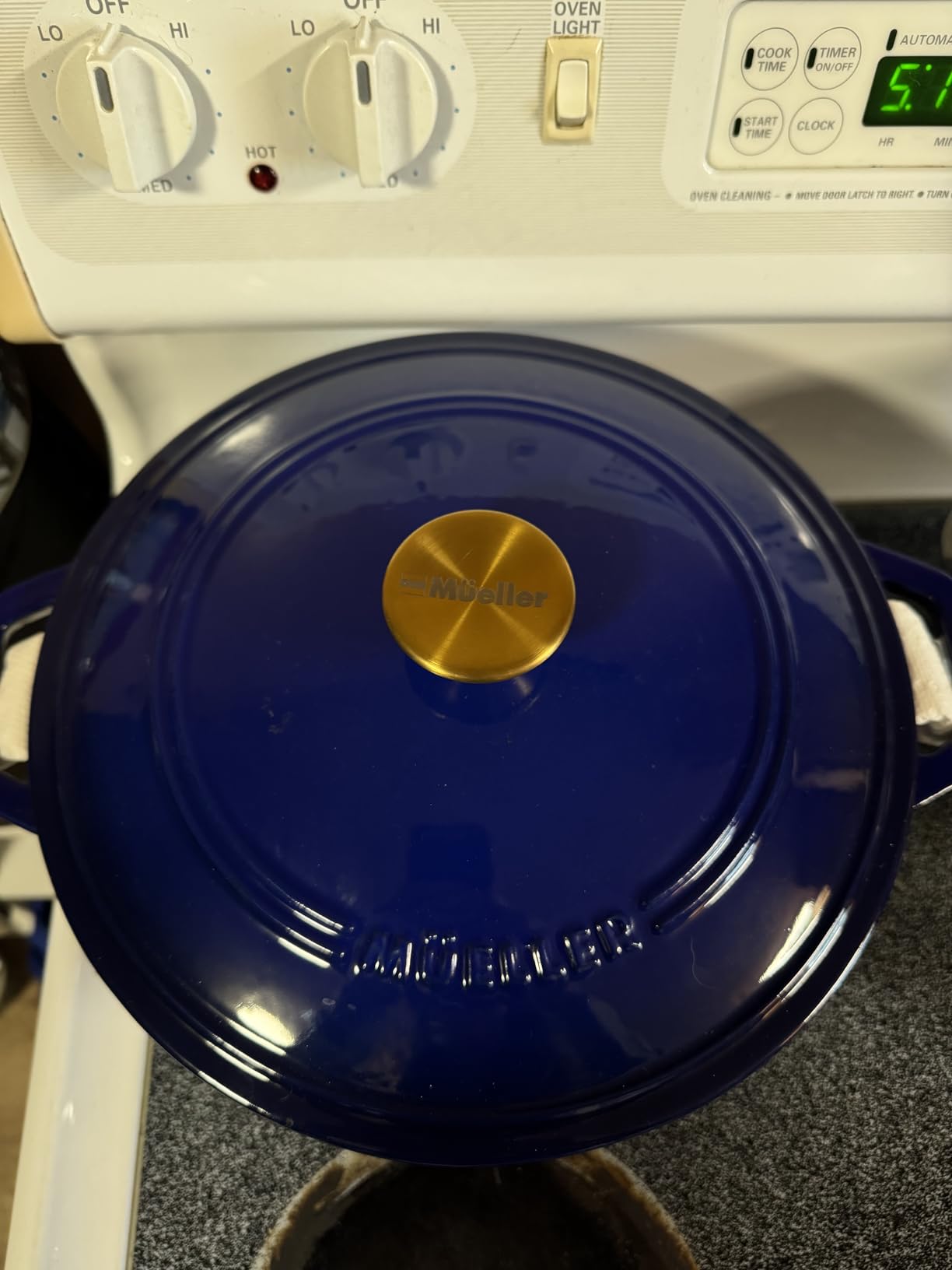 Mueller DuraCast 6 Quart Enameled Cast Iron Dutch Oven Pot with Lid | Sourdough Bread Baking, PFOA-Free, 500 F Oven Safe - All Cooktops incl. Induction, Braising & Slow Cooking, Emerald customer photo 2