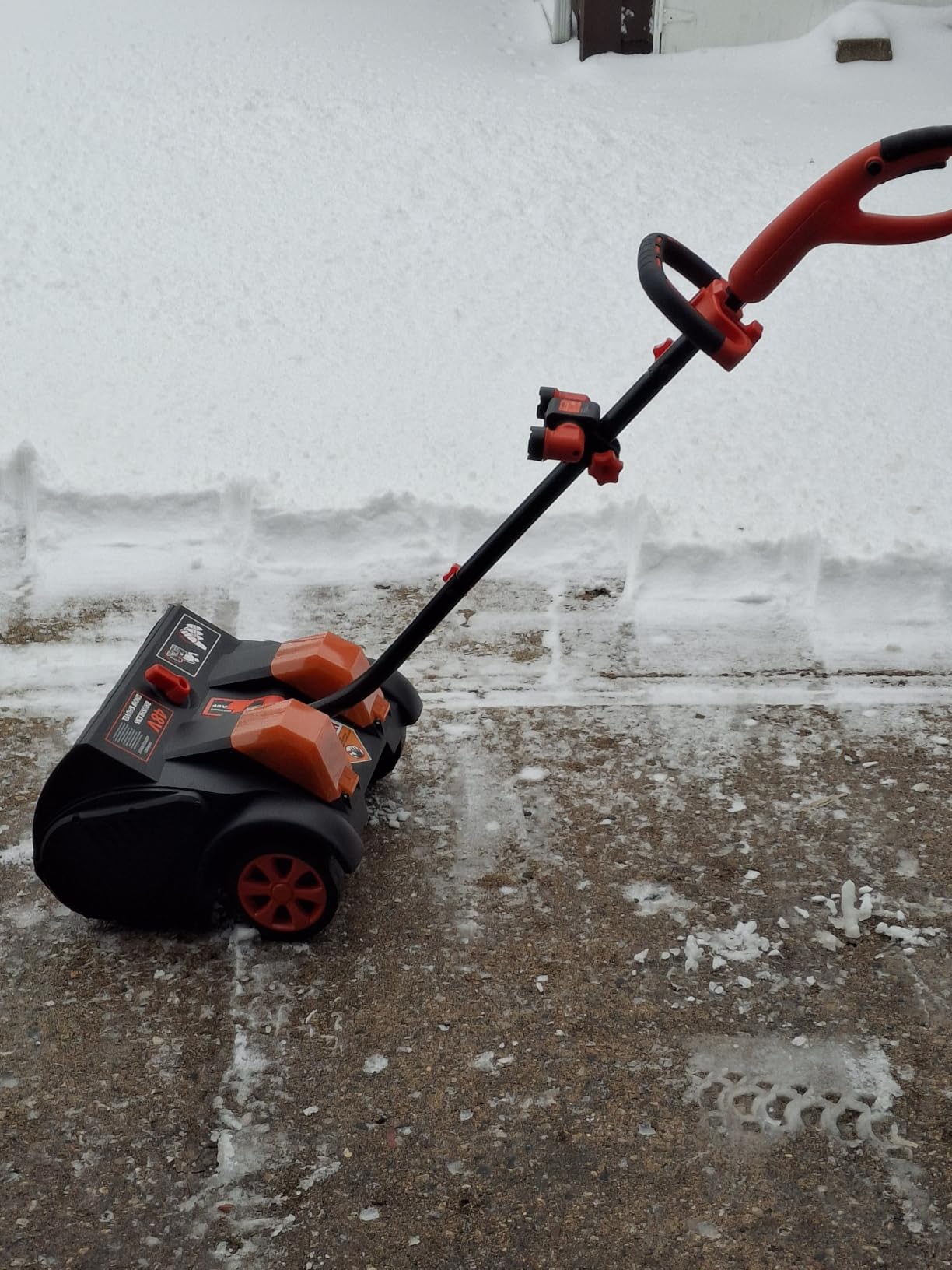 VOLTASK Cordless Snow Shovel with Wheels, 48V | 16-Inch | 4-Ah Brushless Cordless Snow Blower, Battery Snow Blower with Directional Plate & LED Lights (2 * 24V Battery & Dual Quick Charger Included) customer photo 1