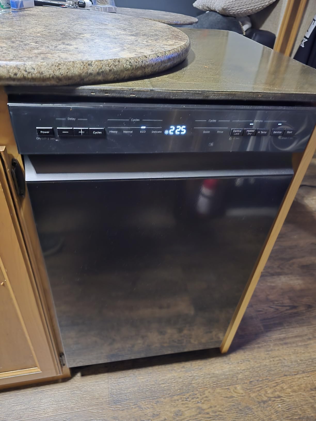 Midea 18 Inch Built-in Dishwasher, 8 Place Settings, Stainless Steel Tub customer photo 1