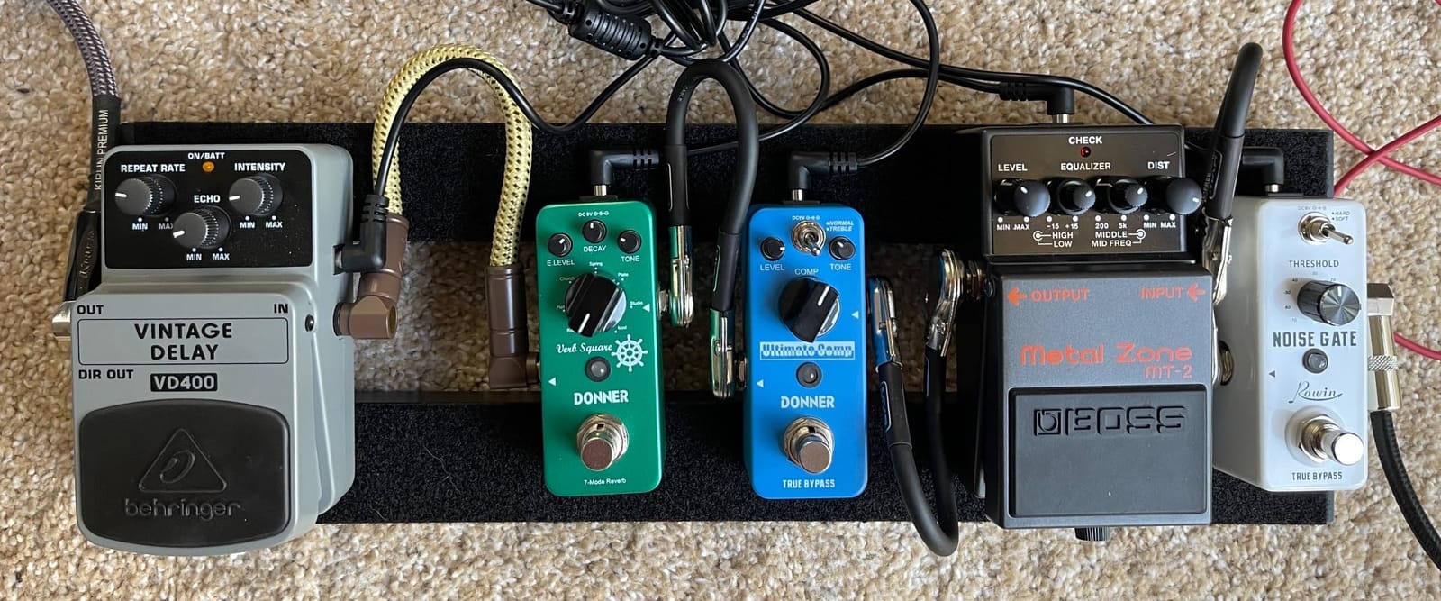 Mini Guitar Pedal Board, Aluminum Alloy 0.9lb Small Effect Bass Pedalboard, 16 * 5.3in, With Pedals Mountain Tape, Power DC Cable, Cable Tie customer photo 2