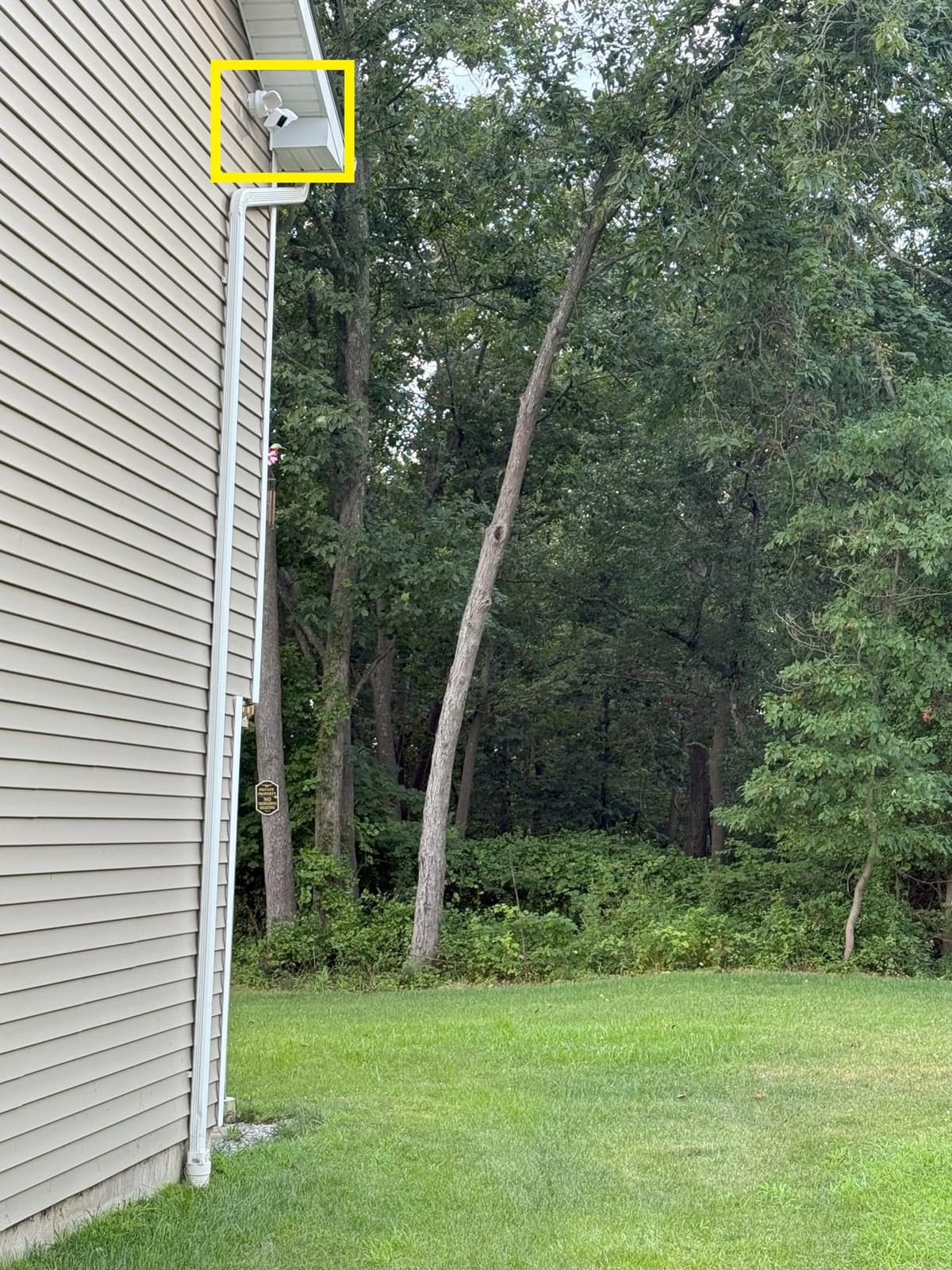 WYZE Floodlight Camera v2, 2K HD Outdoor Security Camera with 2800 Lumens | 2K HD & Color Night Vision 2800 Lumens Dimmable Light 160 Wide Angle View Works with Alexa Voice Control 105dB Siren customer photo 1