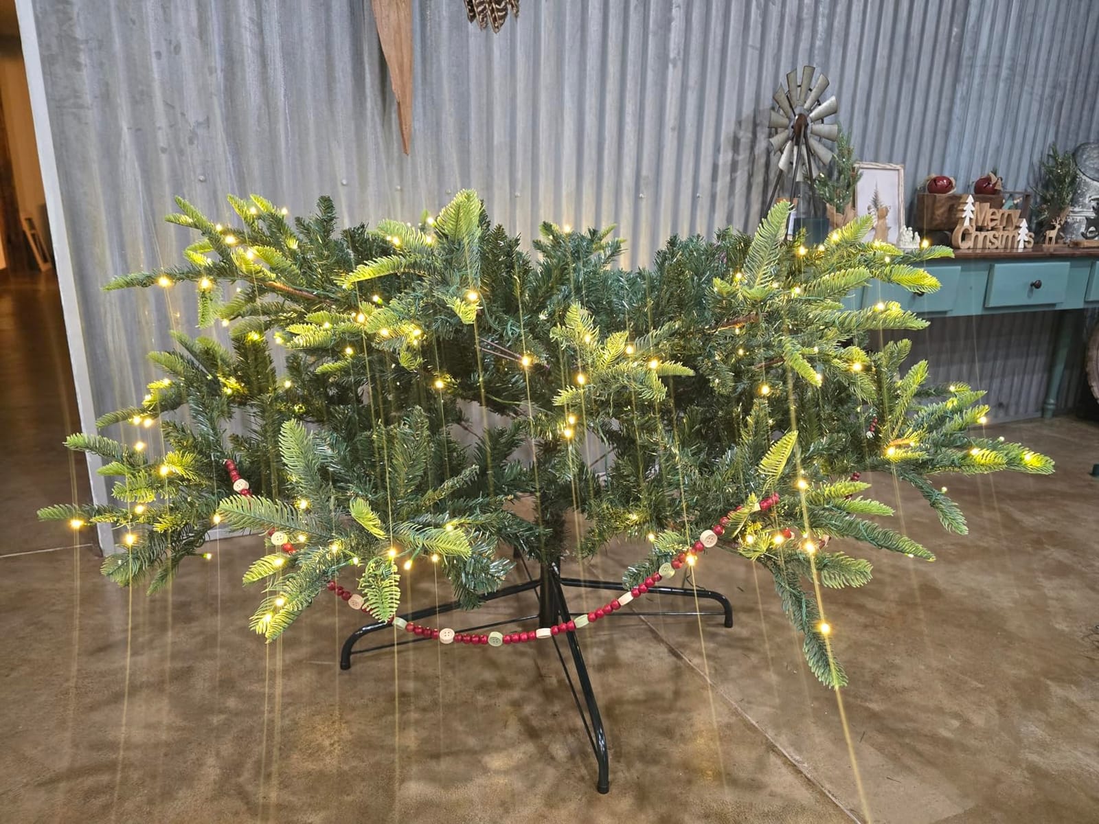 Naomi Home 7.5ft Frosted Christmas Tree with Lights, Realistic Snow Flocked Christmas Tree Prelit with 3266 Branch Tips, 650 Warm Lights and Metal Stand, Aritificial Xmas Tree customer photo 1
