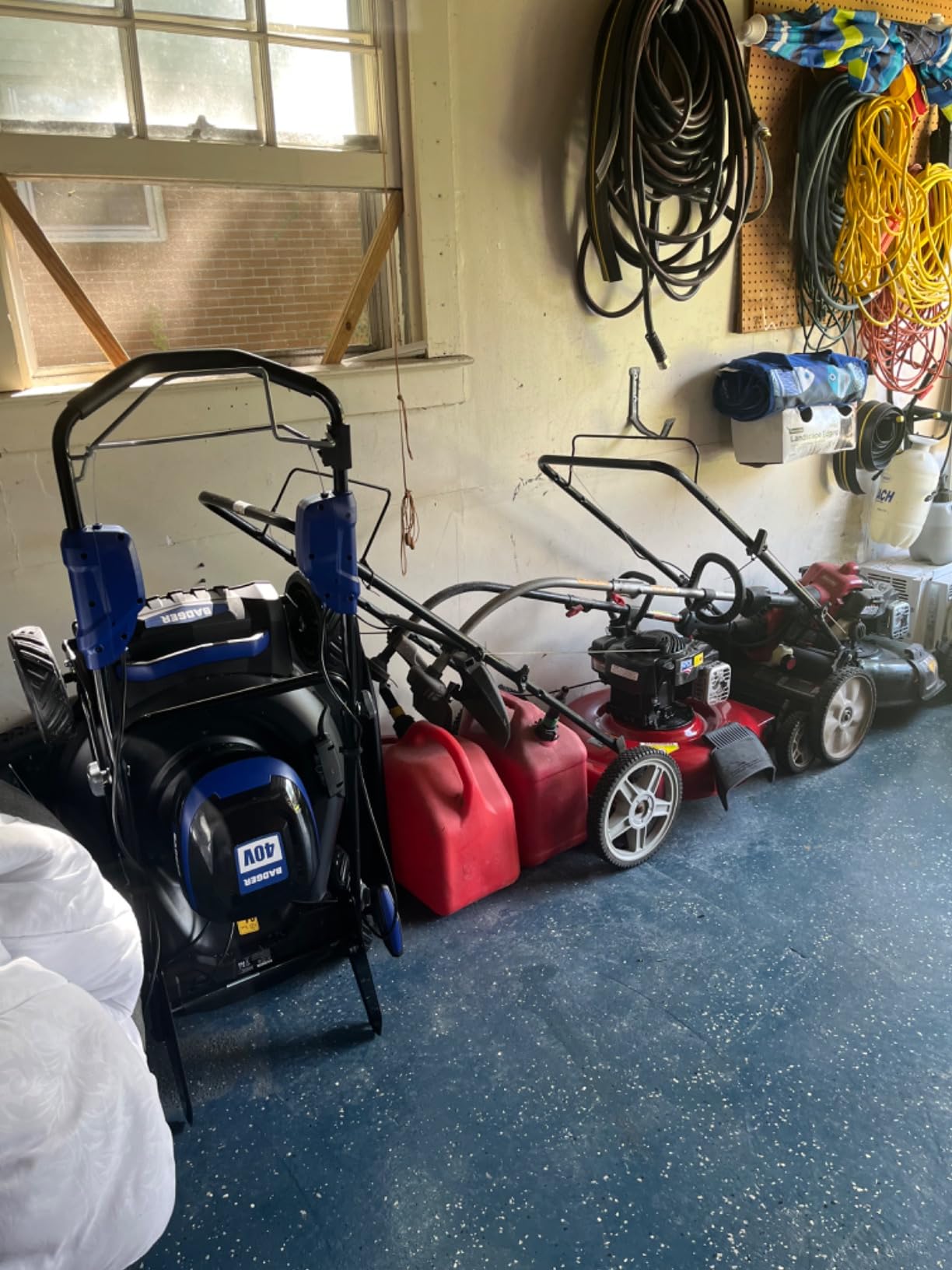 Wild Badger Power 40V 18-In Brushless Cordless Electric Lawn Mower customer photo 1