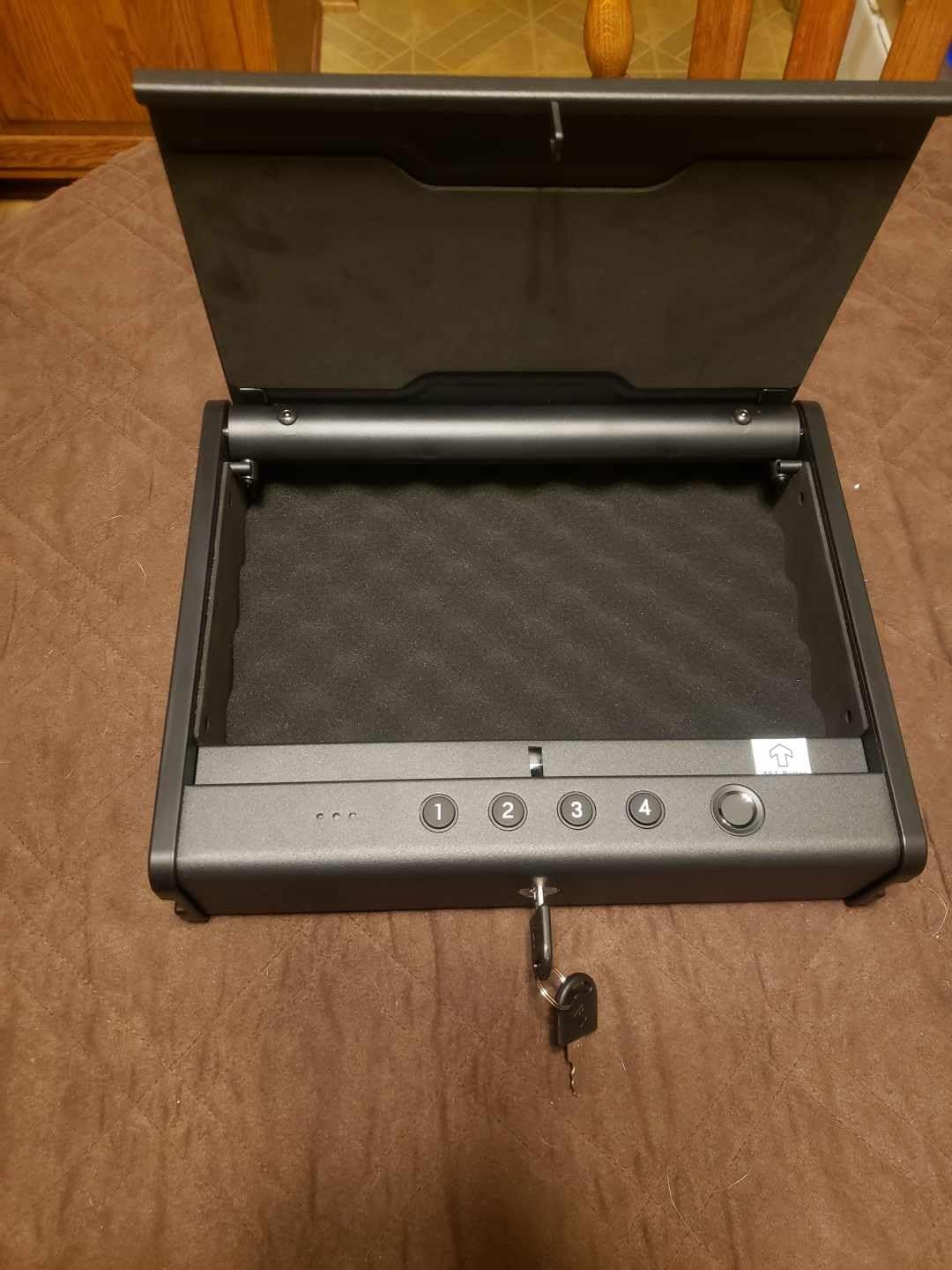 PINEWORLD Biometric Fingerprint Handgun Safe with Raised Backlit Keypad&Key customer photo 1