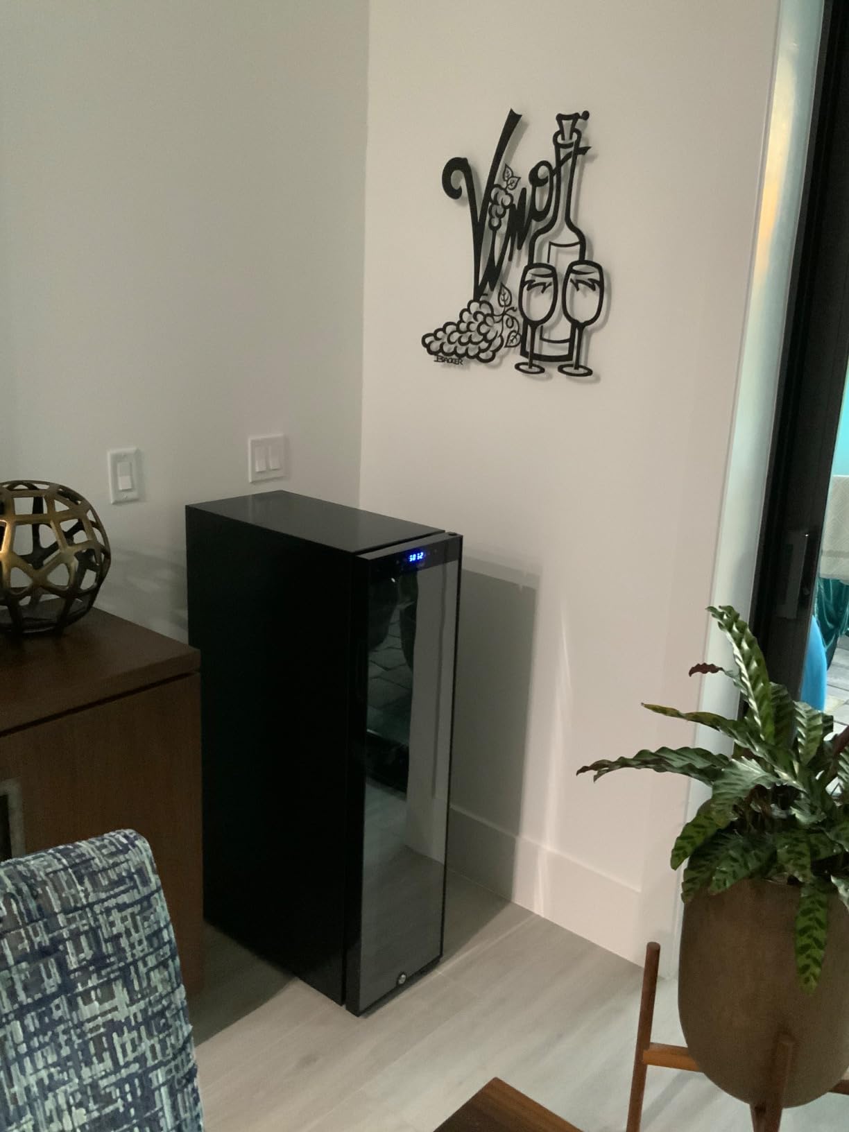 NutriChef PKCWCDS275 Dual-Zone Wine Cooler, 27-Bottle Refrigerator, Digital Touch Button Control with Air Tight Seal, Adjustable Temp 41-64F, Freestanding Cooler, Black customer photo 2