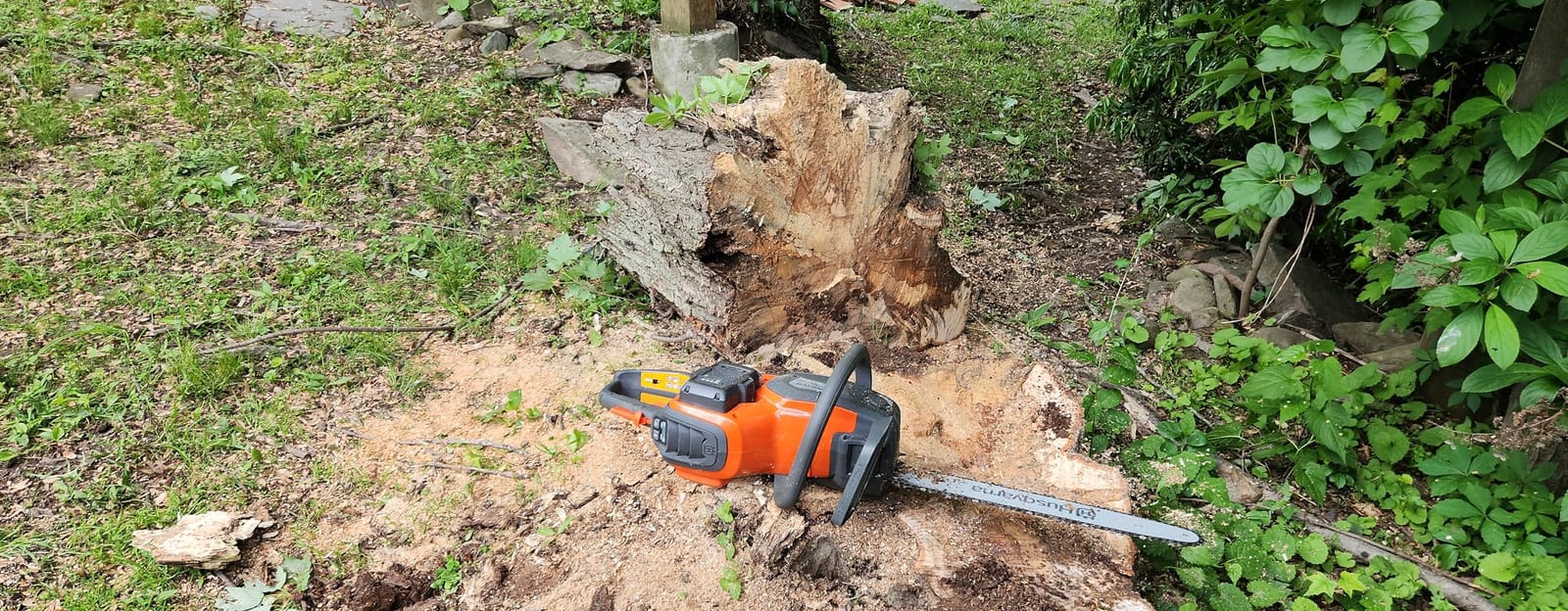 Husqvarna Power Axe 350i Cordless Electric Chainsaw, 18 Inch Chainsaw, Brushless Motor and Quiet Superior Cutting Power, 40V Lithium-Ion 7.5 Ah Battery and Charger Included, Gifts For Men, 970601202 customer photo 2