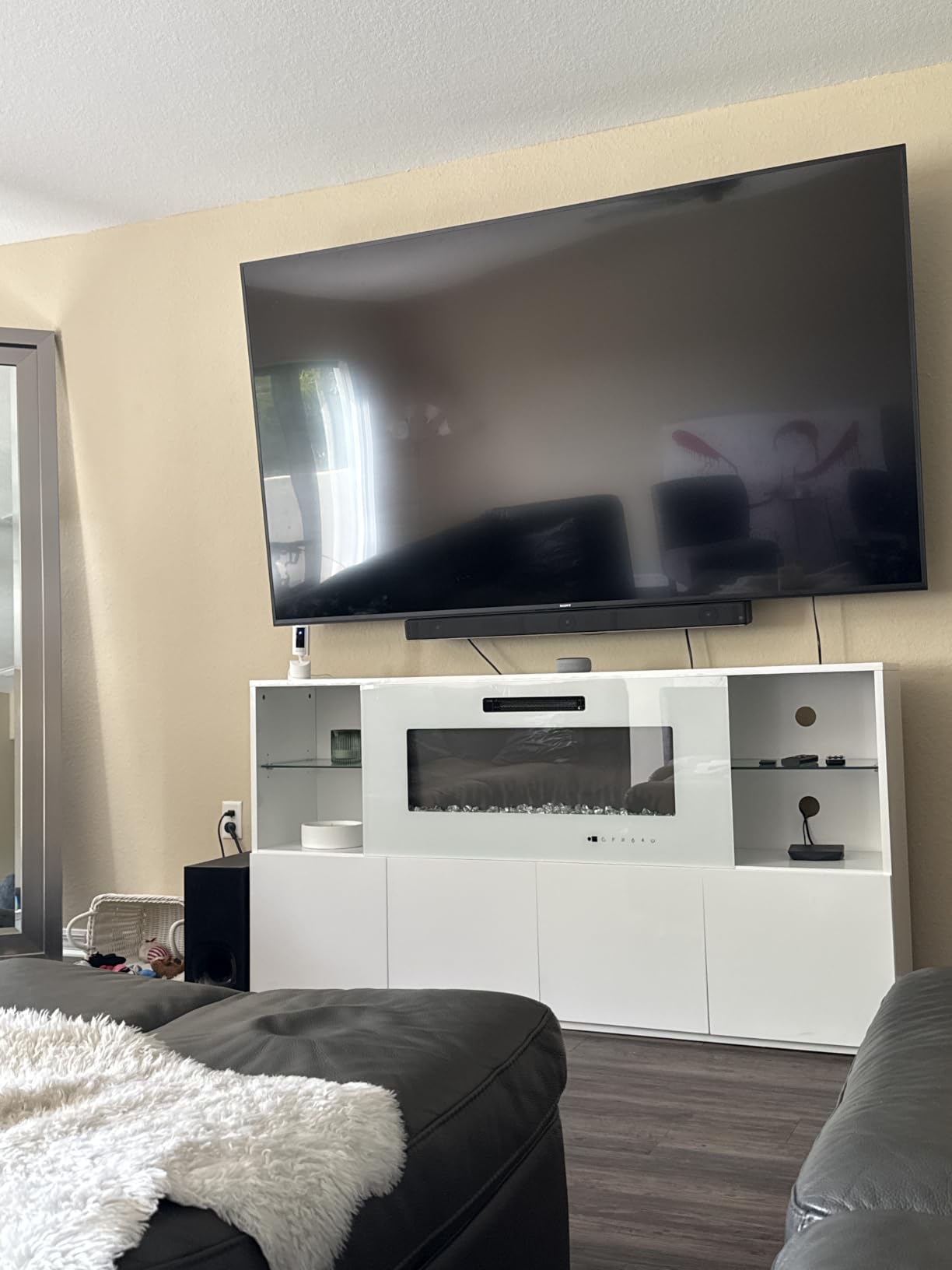 Ring Pan-Tilt Indoor Cam (newest model) - See all around your home or business with 360° pan coverage, HD video, plus Two-Way Talk (2024 release), White customer photo 2