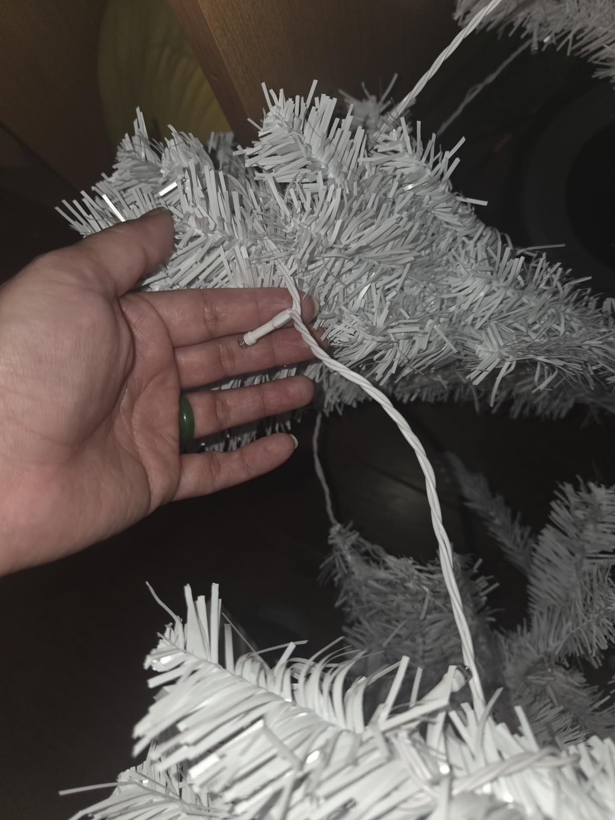 Yaheetech 6ft Pre-lit Spruce Artificial Christmas Tree Snow Flocked Hinges Tree with 250 Multicolor LED Lights & 820 Branch Tips & Metal Stand for Home, Office, Party Decoration, Green & White customer photo 2