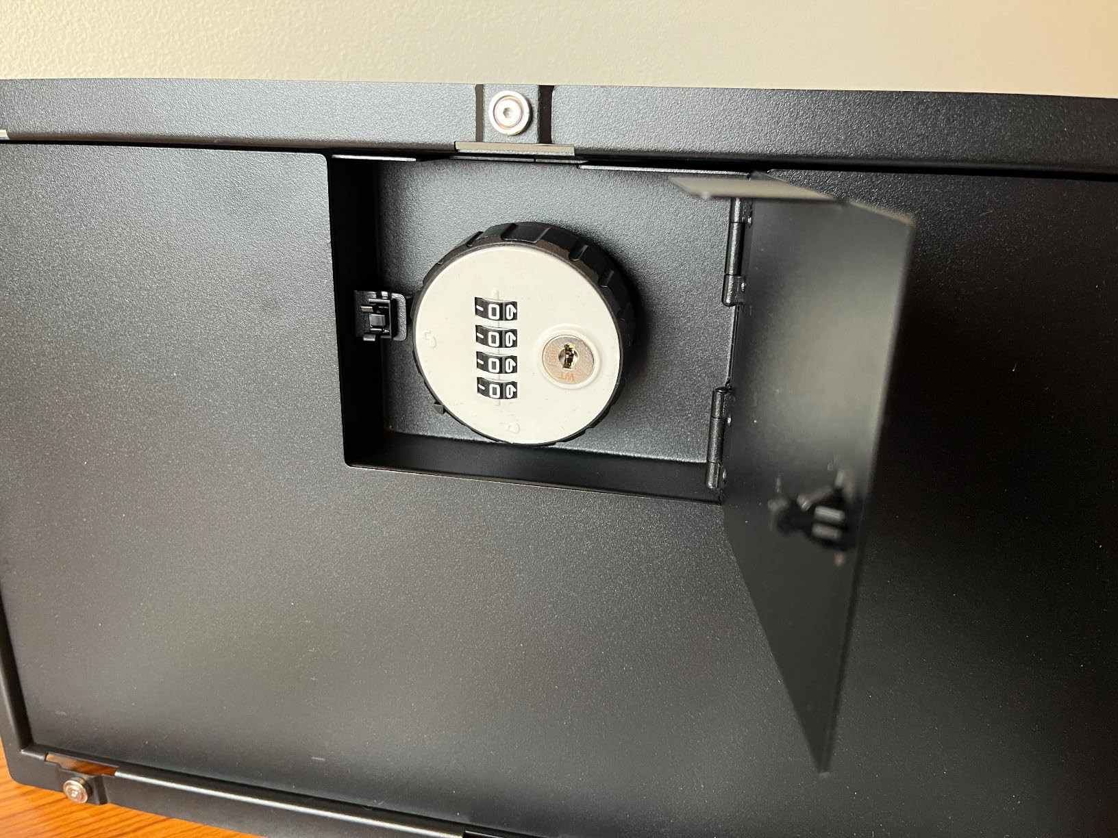 Elder Welder® Hidden Wall Safe with Air Vent Cover, Combination Lock customer photo 1