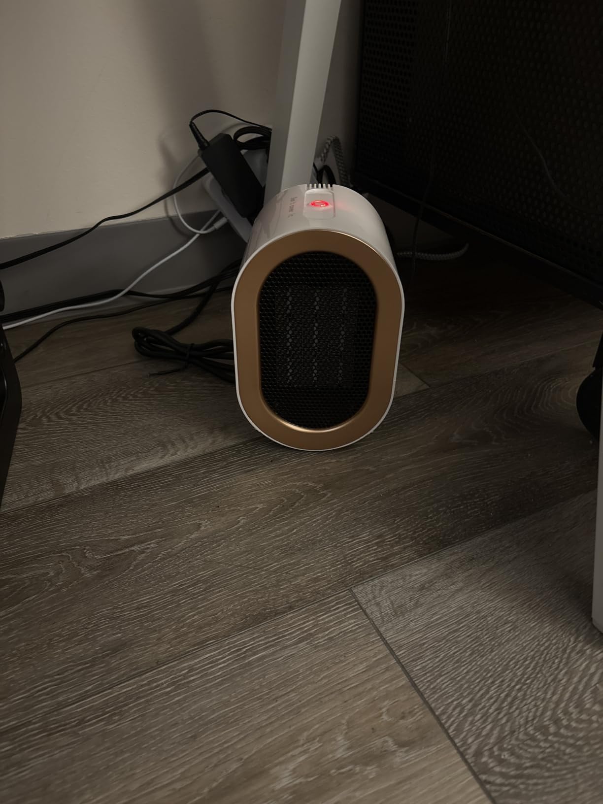 Indoor Electric Portable Space Heater, 1200W Personal Desk Heater, Fast Quiet Heating Ceramic with Thermostat for Large Room,Bedroom and Office Use (White) customer photo 1