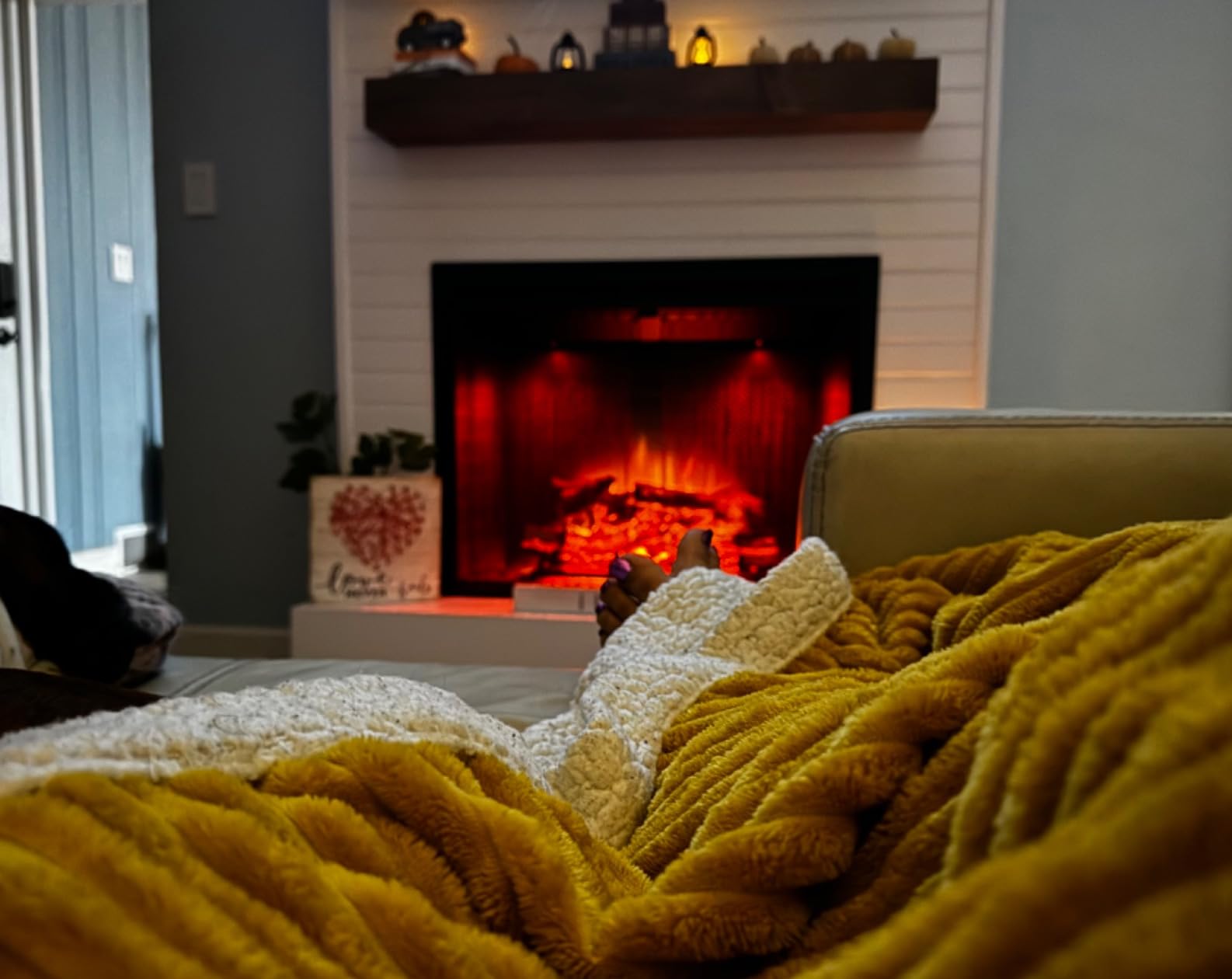 PuraFlame Klaus 23” Electric Fireplace Insert with Trim Kit, Fire Crackling Sound, Resin Log, Glass Door and Mesh Screen, 750/1500W Heater, Black customer photo 1
