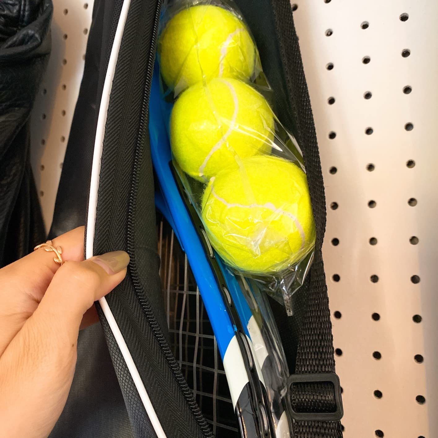 Tennis Rackets 2 Players Recreational for Beginners,Pre-Strung 27 Inch Light Adult Racquet Set for Women Men with Tennis Balls,Overgrips and Carry Bag customer photo 1