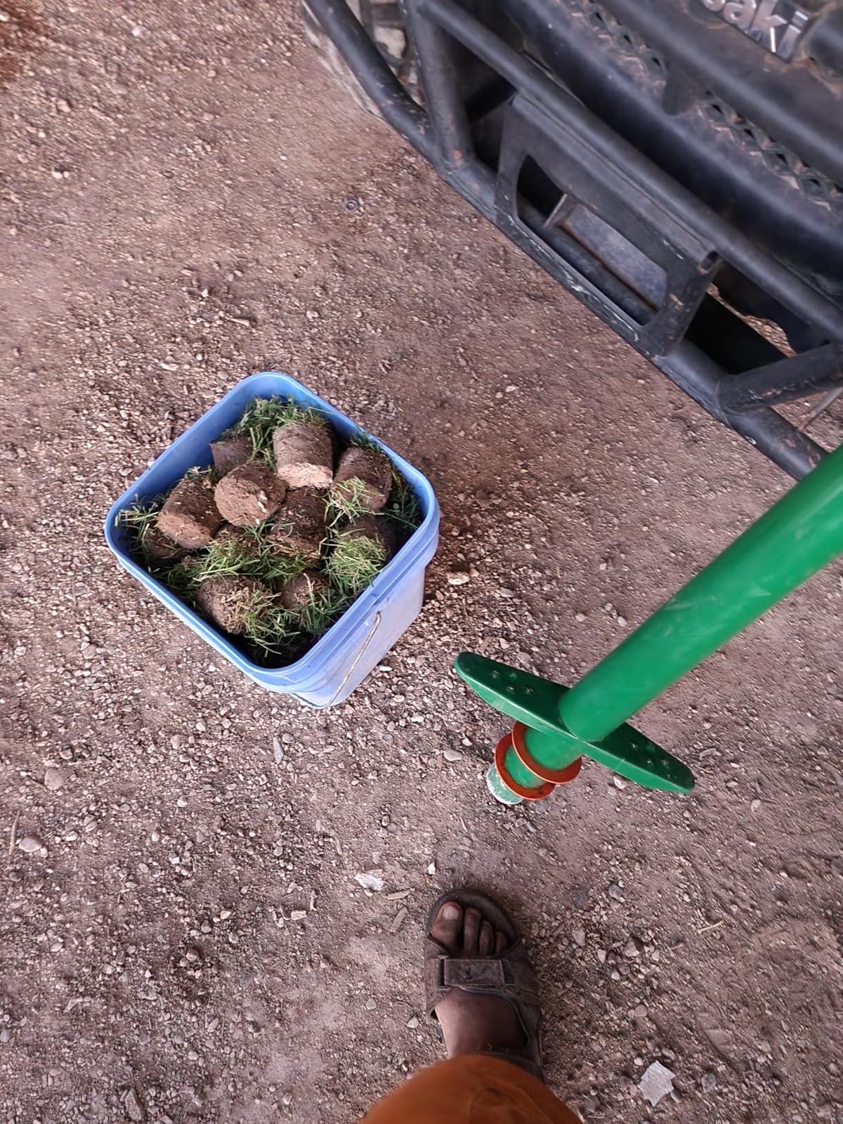 Landzie - Grass Plugger Tool, Manual Sod Cutter & Bulb Planter customer photo 2