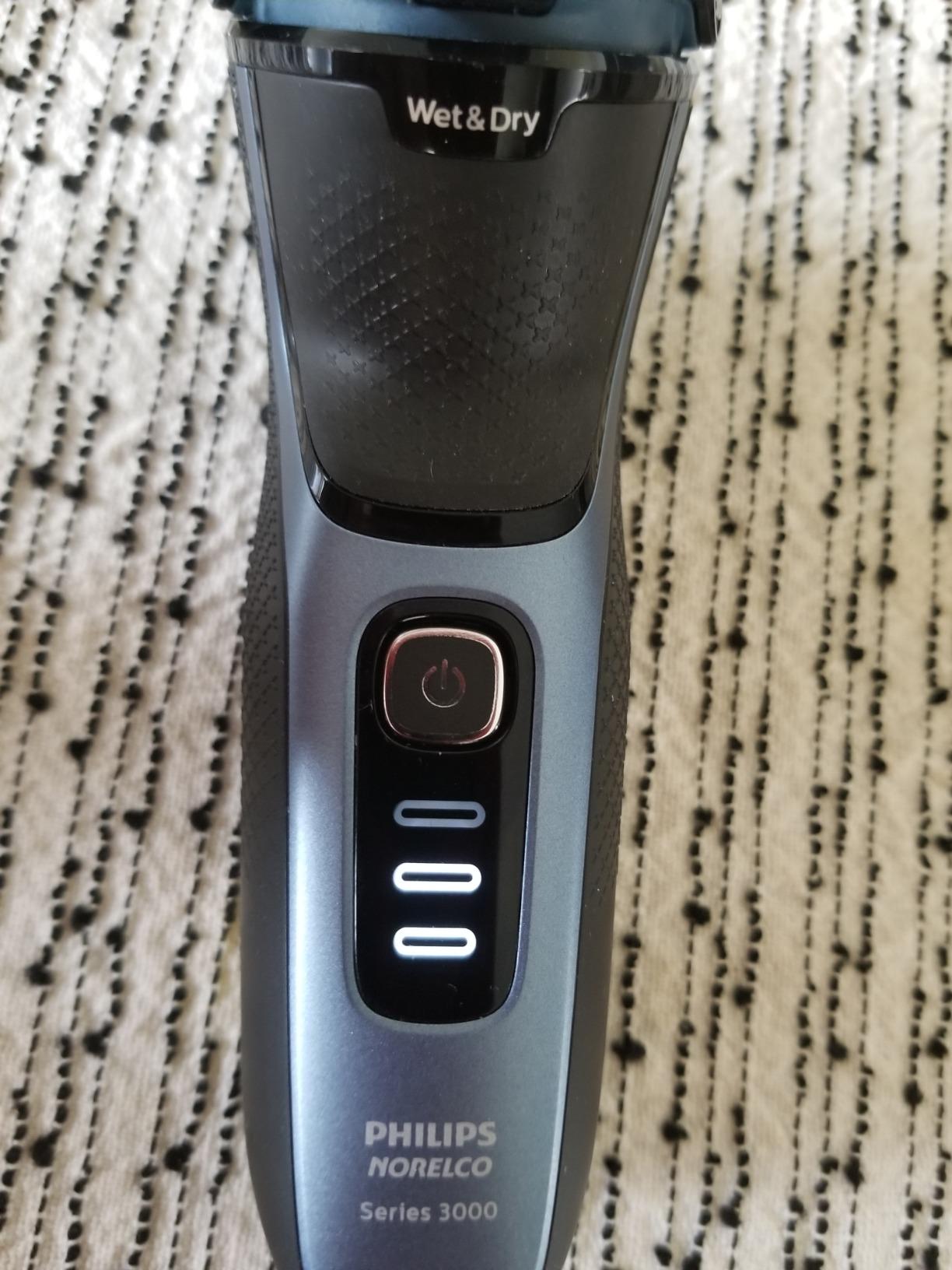 Philips Norelco 3600 Electric Shaver, Storm Blue customer photo 1