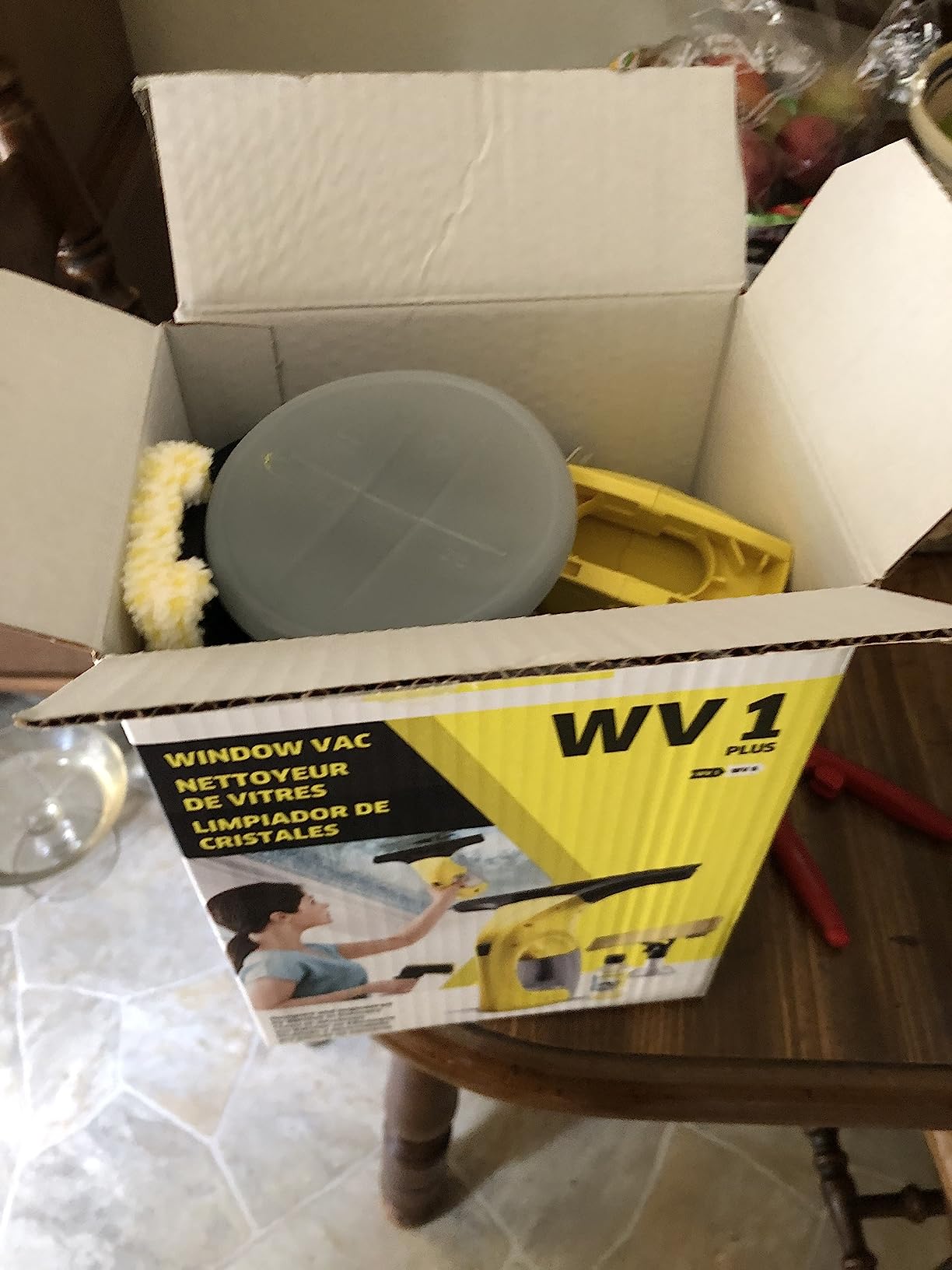 Kärcher Electric Window Vacuum WV 1 Plus, Ideal for Showers, Mirrors, Glass | 10 in Electric Squeegee for Surface Cleaning, Includes Cleaning Solution, Spray Bottles, Battery Powered and Compact customer photo 1