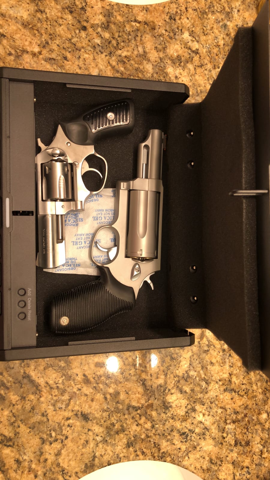 ONNAIS Iron PRO Biometric Fingerprint Gun Safe for Handgun with Keypad Lock customer photo 2