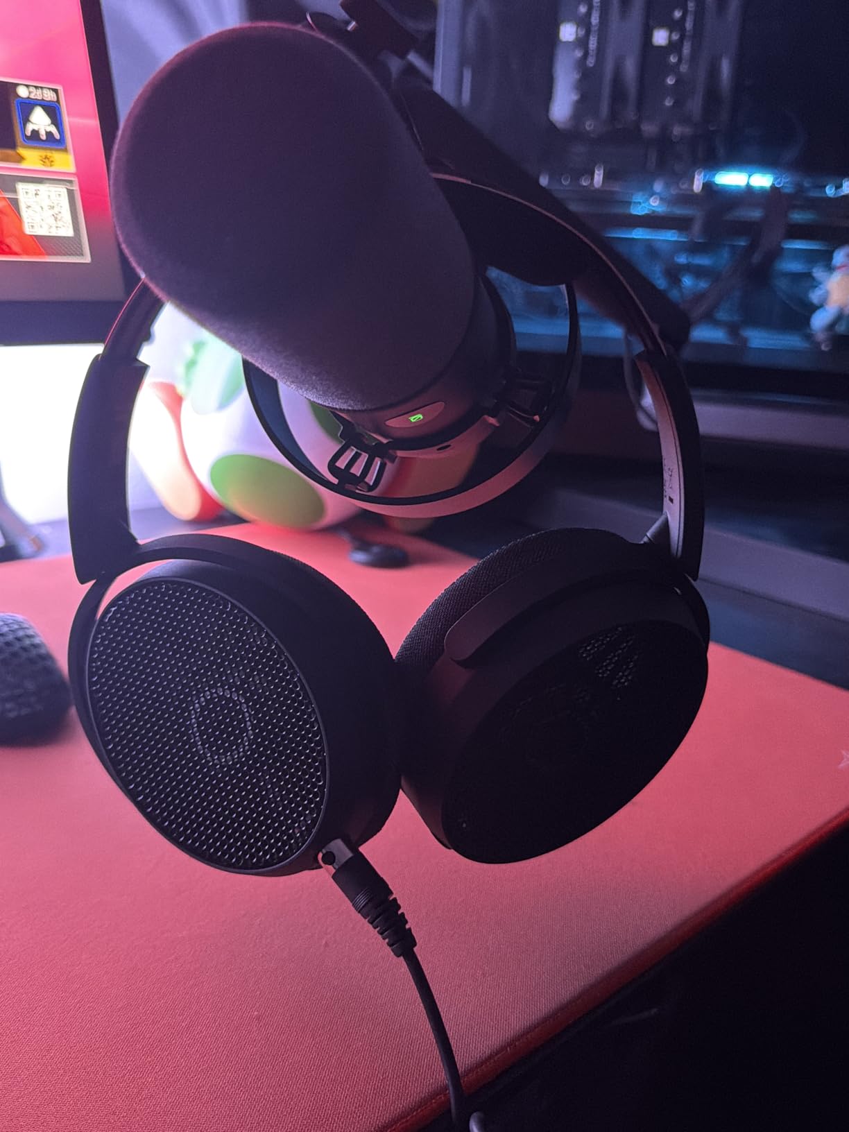 HD 490 PRO Open-Back Professional Headphone | Open-back reference studio headphones with 1.8m cable and swappable ear pads for mixing, producing and monitoring customer photo 2