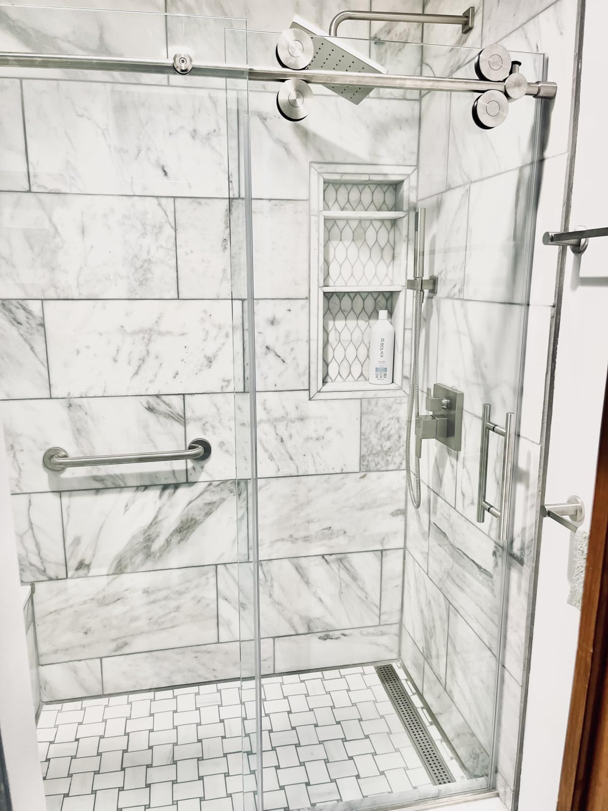 Delta Modern 14 Series Square Rain Shower System Faucet Set, Rainfall Brushed Nickel Shower Head and Handle Set, Valve Trim Kit, 10 Inch, Spotshield Stainless 342701-SP customer photo 2