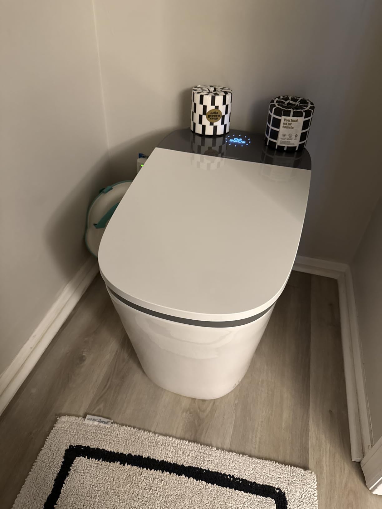 WOODBRIDGE Smart Toilet with 1000g MaP Flush Score & Foam Shield (B0930S) customer photo 2
