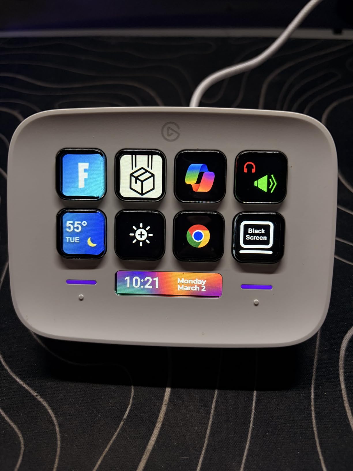 Stream Deck Neo, 8 Customizable Keys, 2 Touch Points | Automates repetitive tasks, Compatible with Zoom, Teams, Office apps, Smart home control, Zero-plastic packaging customer photo 1