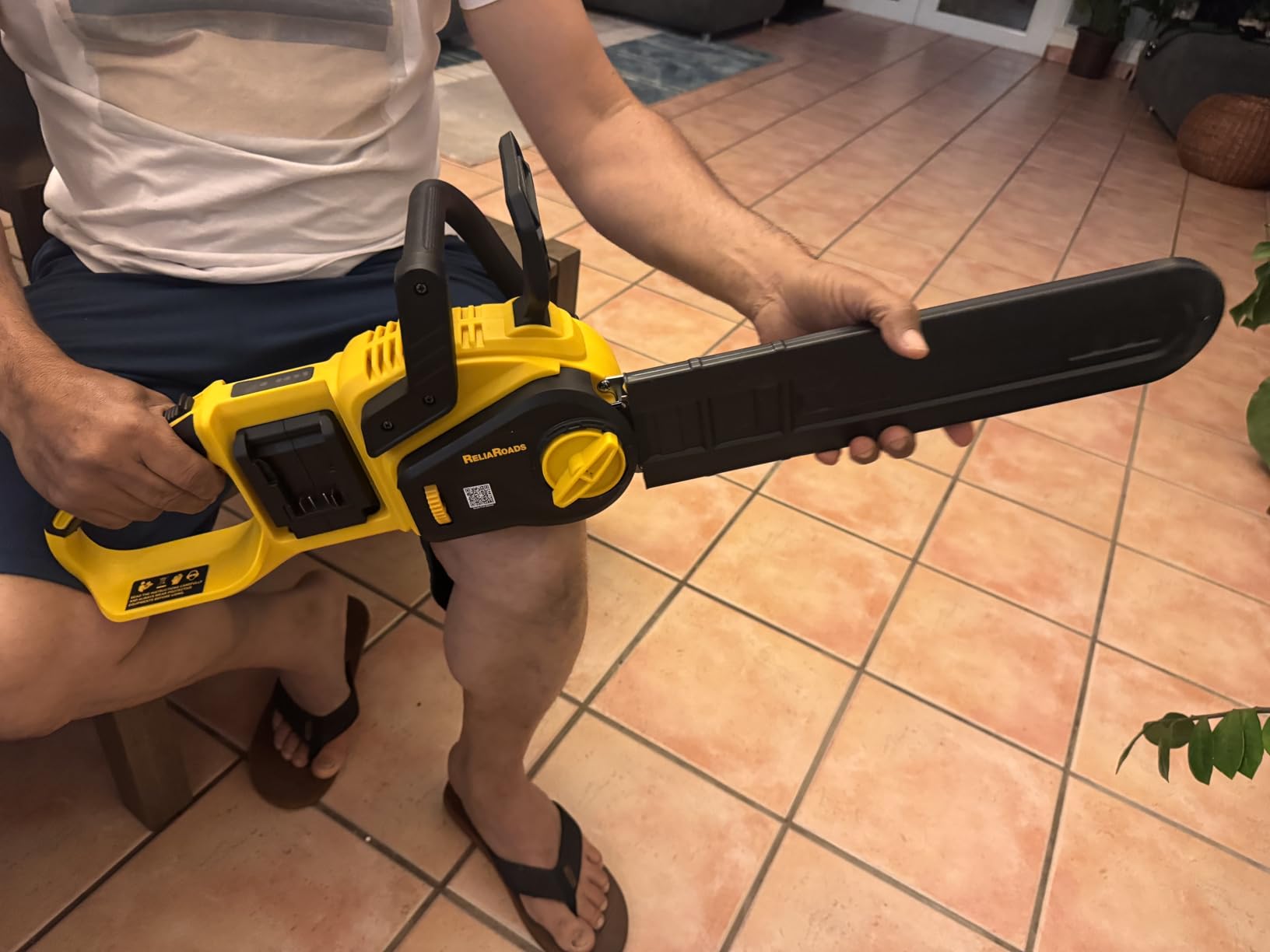 ReliaRoads 16 In Brushless Chainsaw, 40V Chainsaw Compatible DeWALT Battery customer photo 1