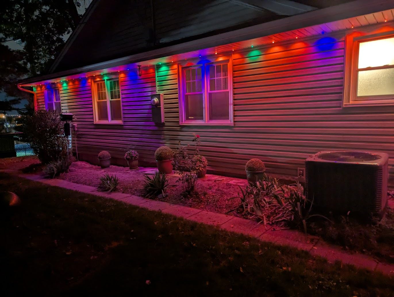 Enbrighten Eternity Permanent Outdoor Lights, 100ft, 72 Lights, Smart customer photo 2
