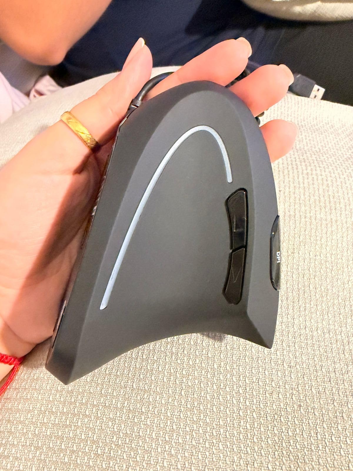 Perixx PERIMICE-513 Wired Ergonomic Vertical Mouse - 6 Buttons with 1000/1600/3200/6400 DPI - Right-Handed Design - Wired USB 5.9ft Cable - Black customer photo 2