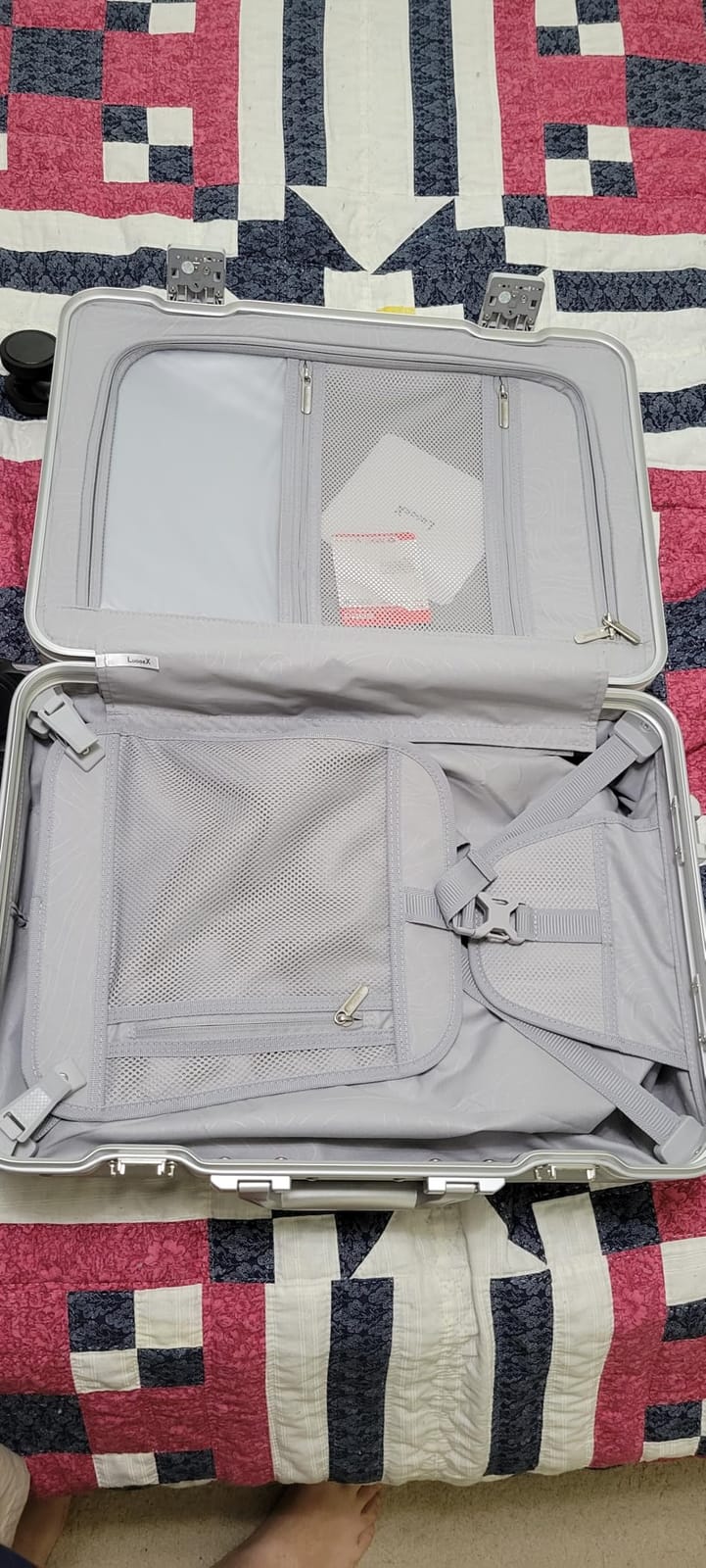 LUGGEX 28 Inch Zipperless Checked Luggage, Charcoal Metallic | Checked Suitcase, 100% PC Hard Shell, 8010S Aluminum Frame, 8 Spinner Wheels, TSA Lock, ZX-Core customer photo 2