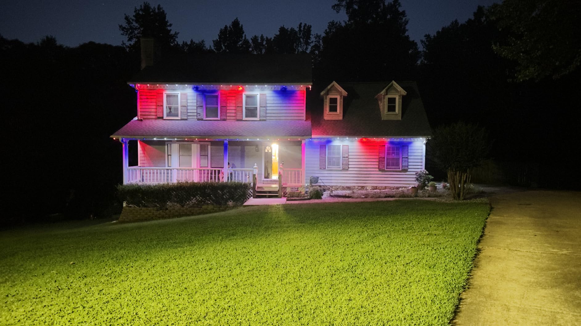 eufy Permanent Outdoor Lights E22, 100ft with 60 Triple-LED Lights customer photo 1