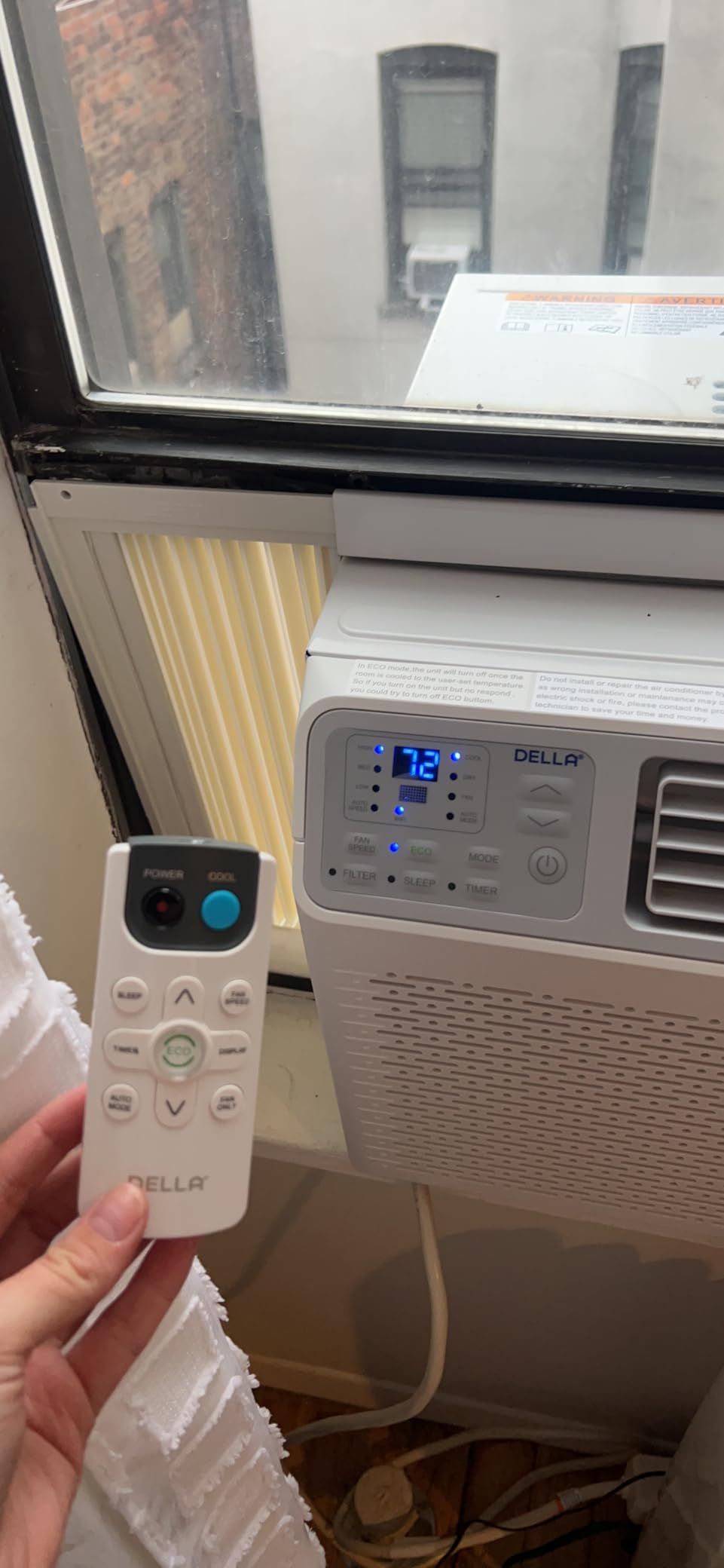 DELLA 14,000 BTU Window Air Conditioner, Work with Alexa, Cools Up to 700 Sq. Ft., GEO Location, Remote/App Control, Dehumidifier, Fan, Reusable Filter, Easy Install Kit customer photo 1