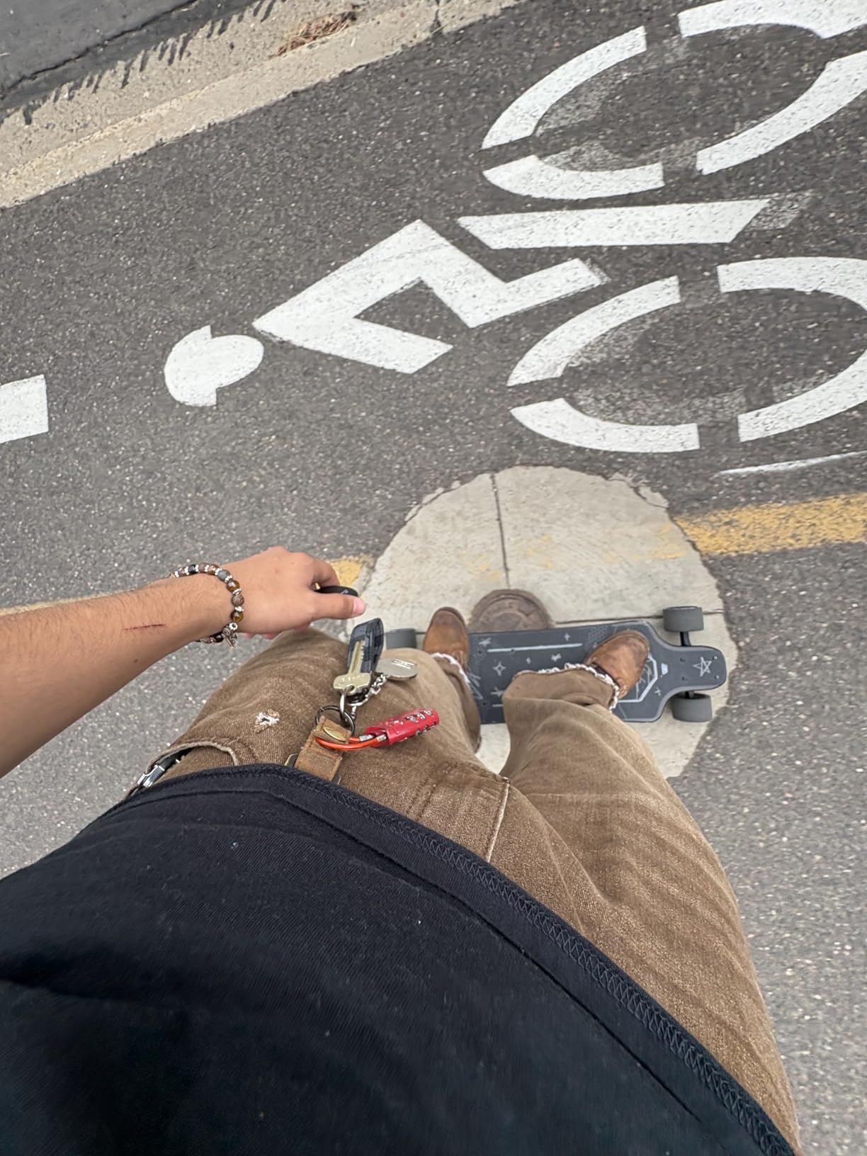 A1 Electric Skateboard with Remote, Range Up to 17 Miles, 8 Ply Canadian Maple, Smooth Braking, Suitable for Beginners customer photo 1